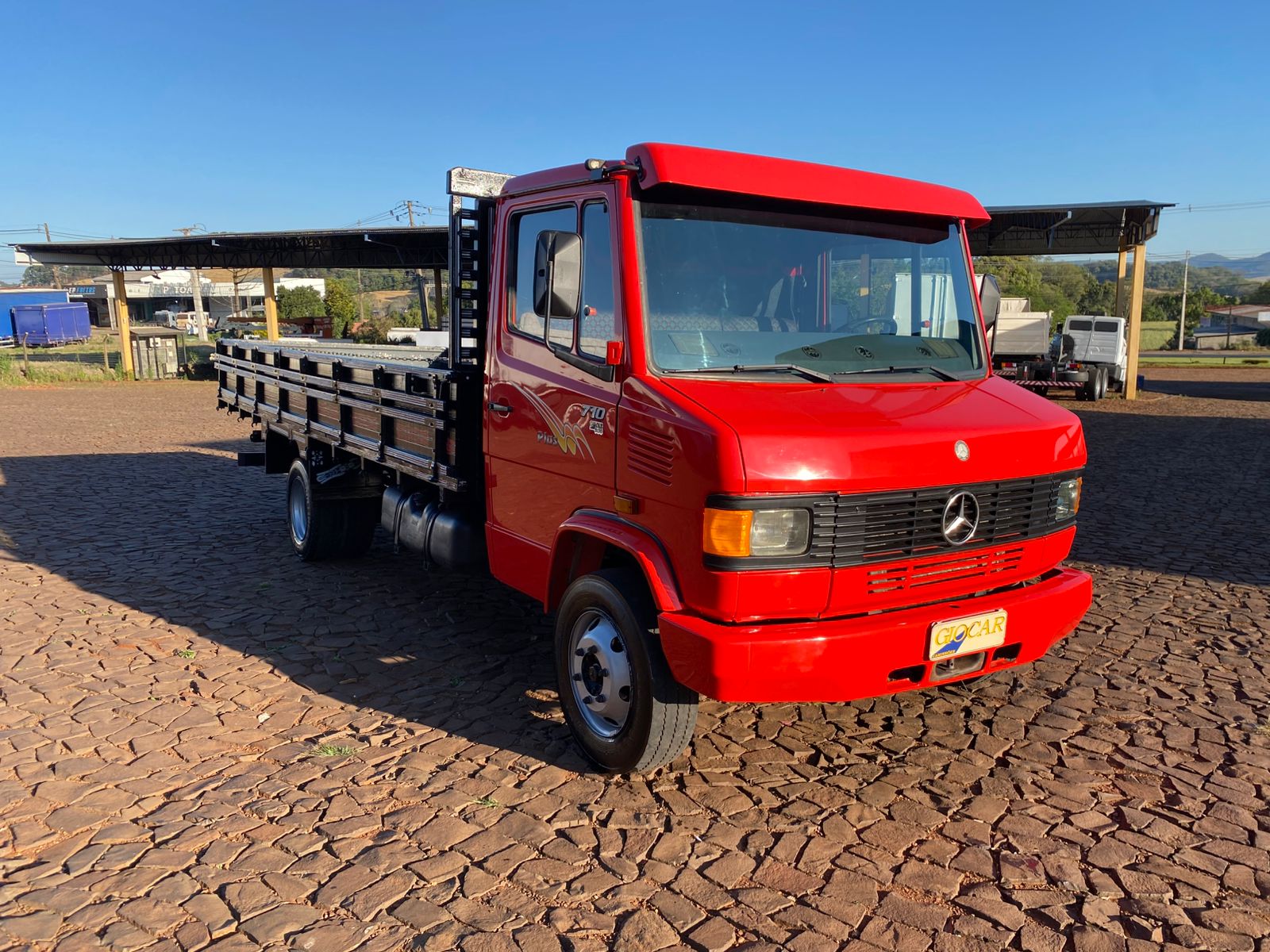 MB 710 PLUS 4X2