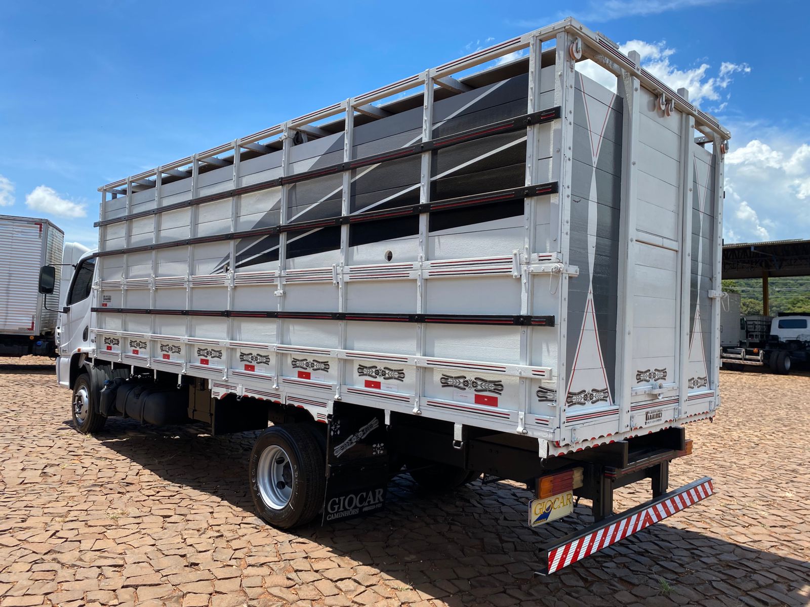 MB ACCELO 815 4X2 Boiadeira - Imagem 16