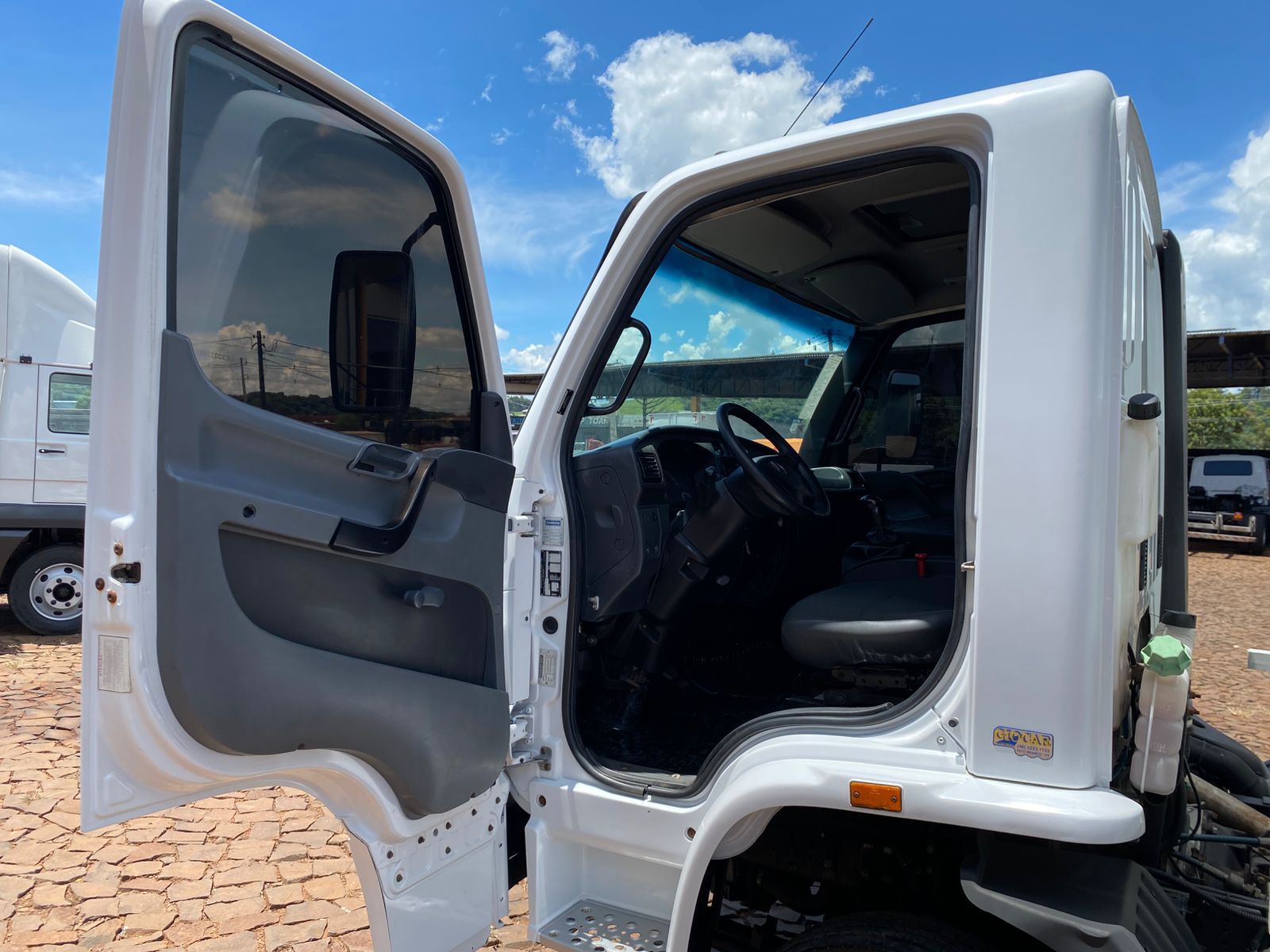 MB ACCELO 815 4X2 Boiadeira - Imagem 19