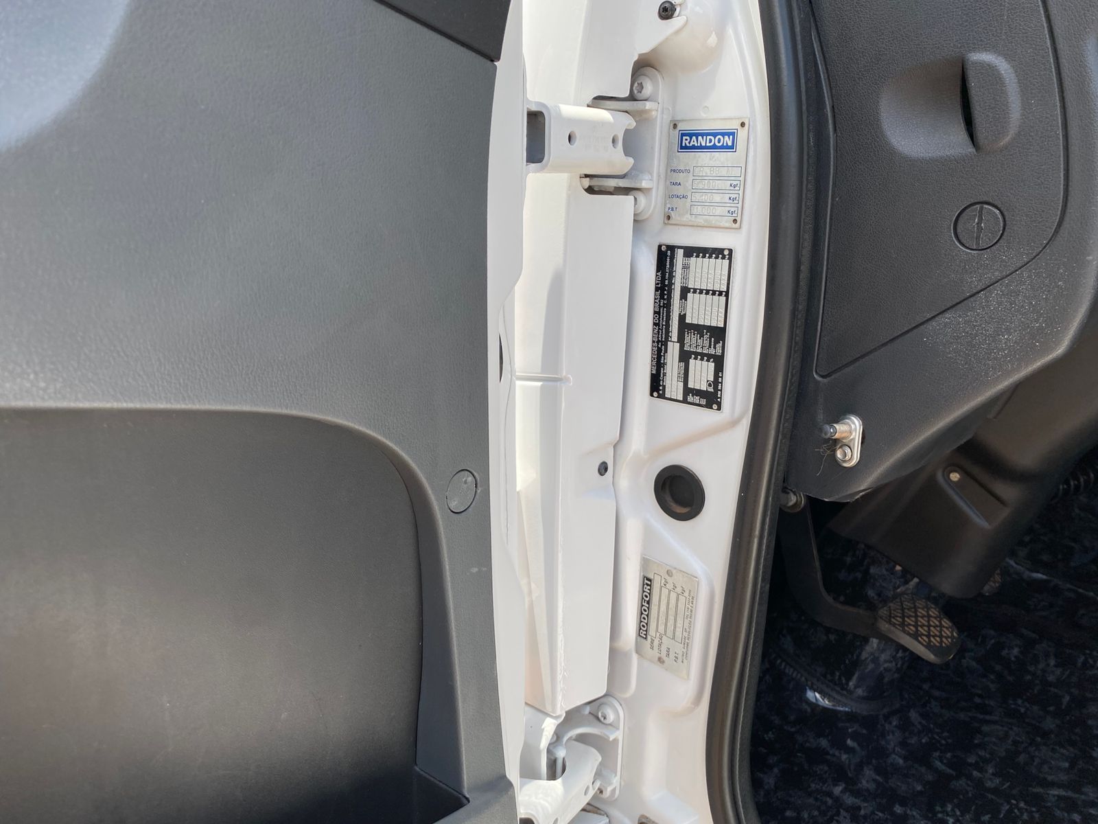 MB ACCELO 815 4X2 Boiadeira - Imagem 20