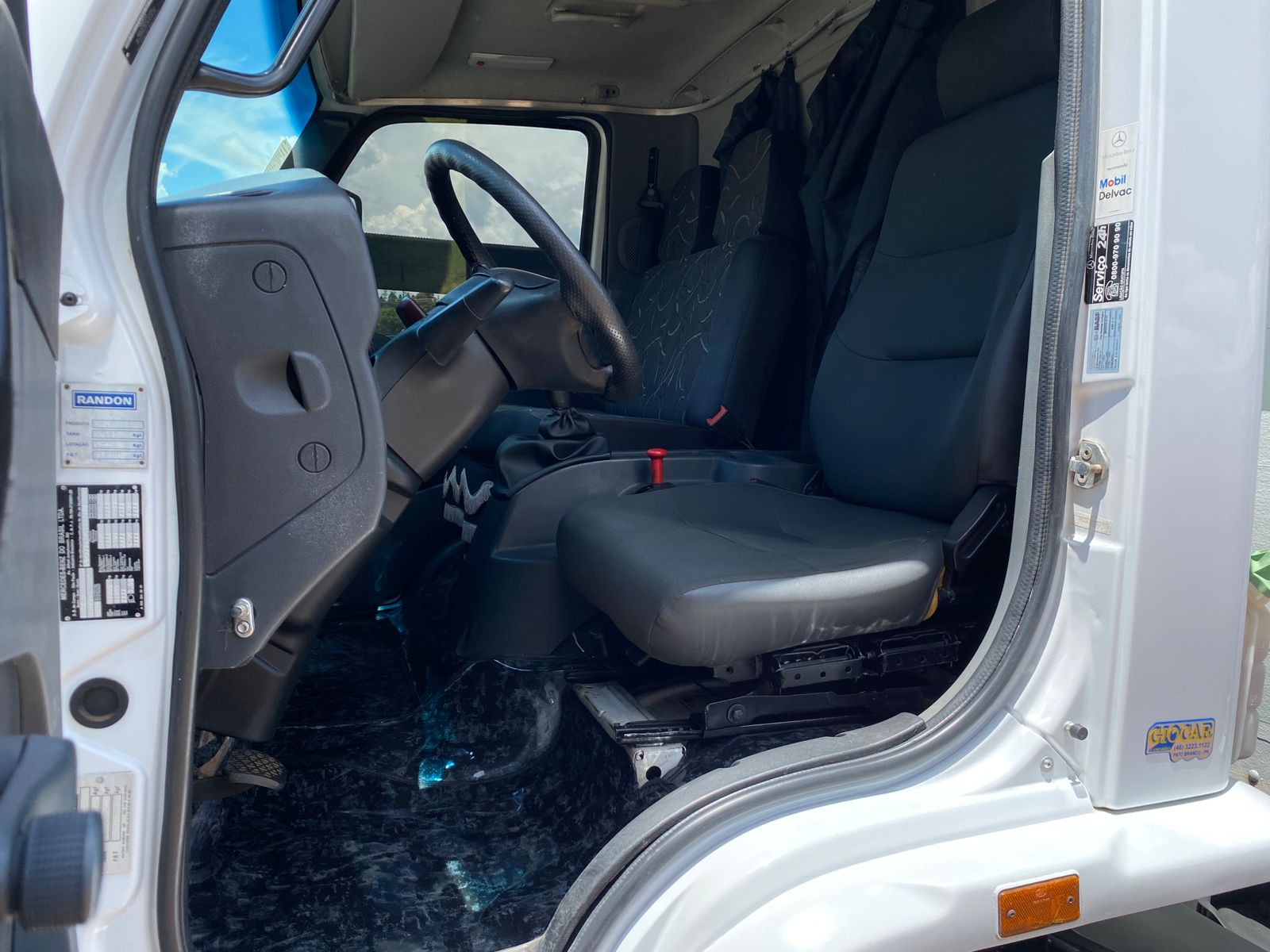 MB ACCELO 815 4X2 Boiadeira - Imagem 21