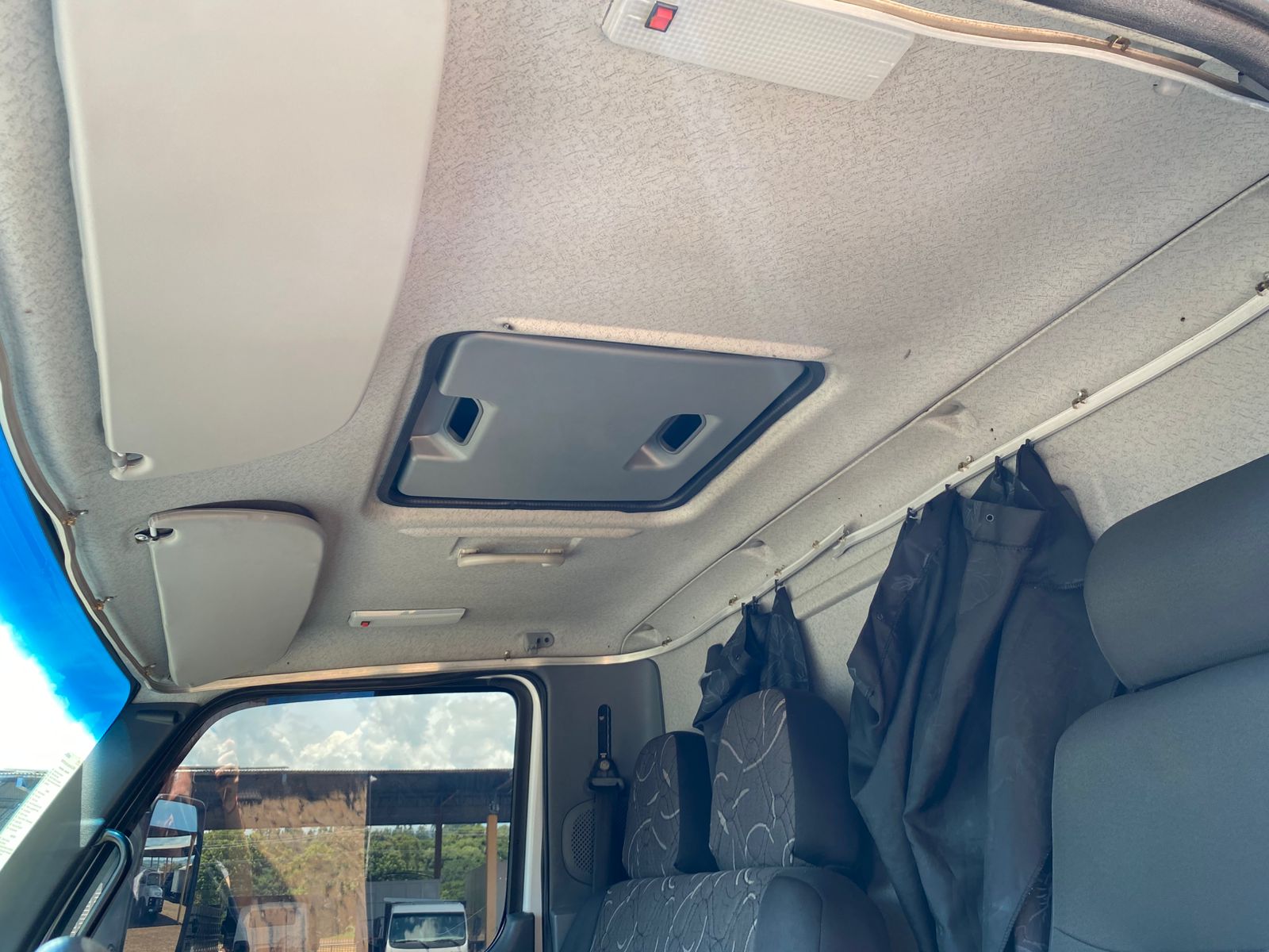 MB ACCELO 815 4X2 Boiadeira - Imagem 22