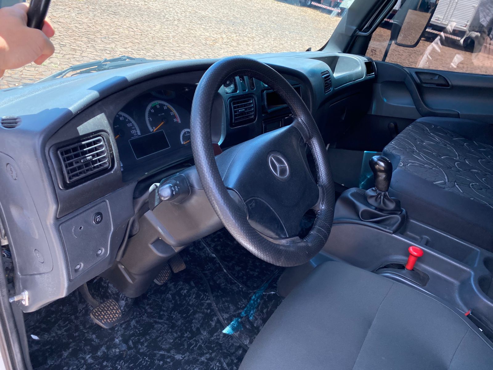 MB ACCELO 815 4X2 Boiadeira - Imagem 24