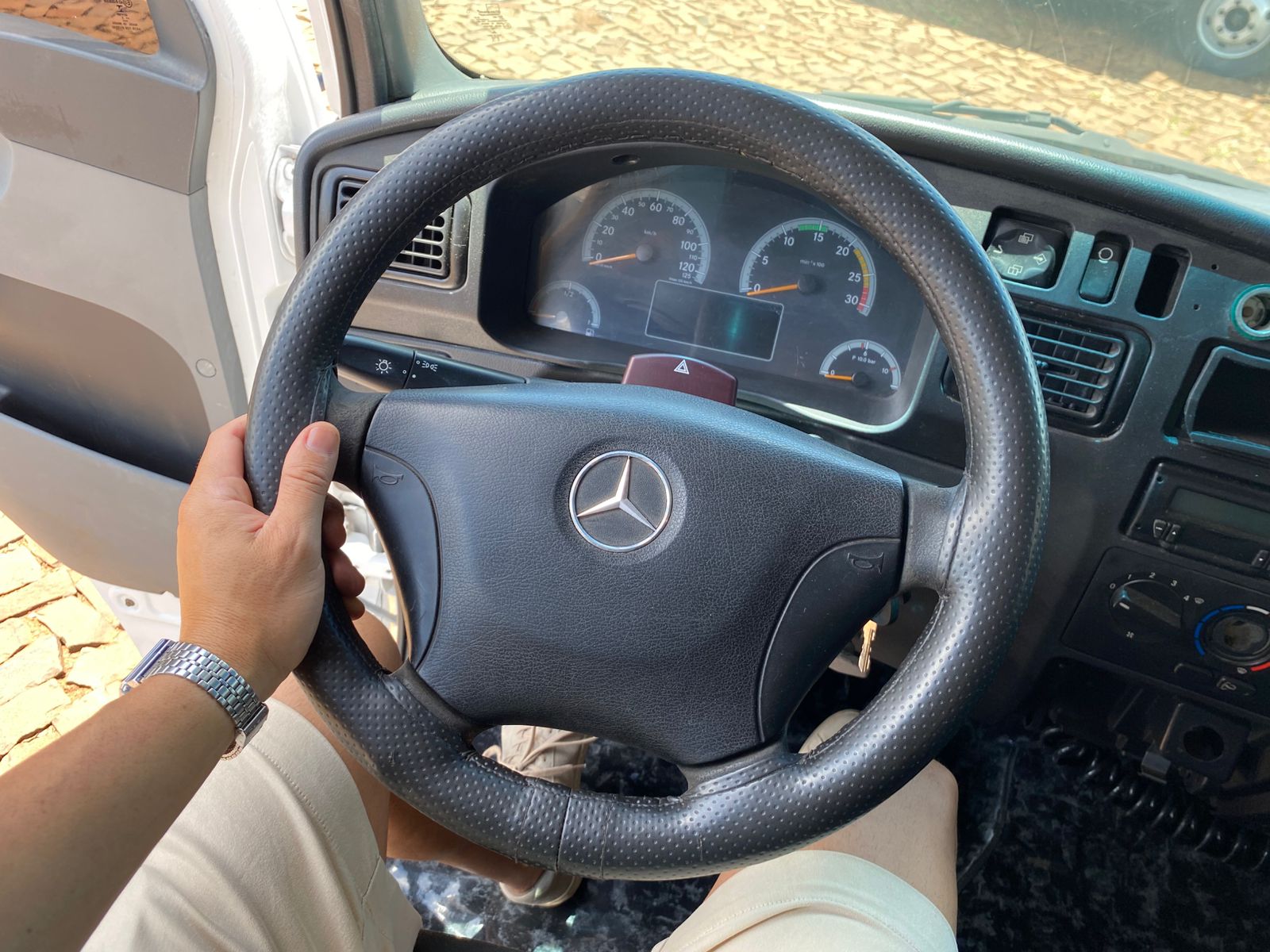 MB ACCELO 815 4X2 Boiadeira - Imagem 26