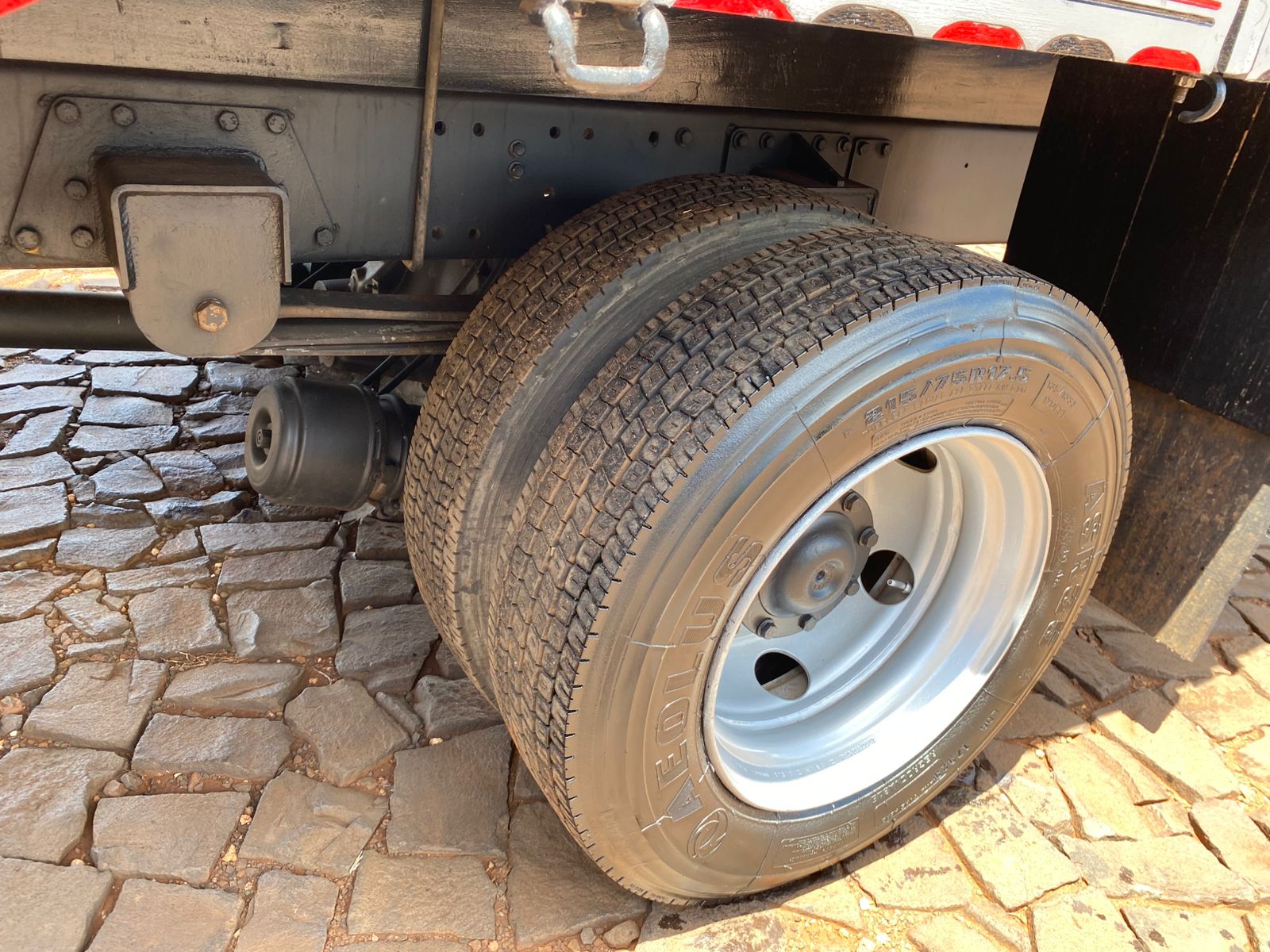 MB ACCELO 815 4X2 Boiadeira - Imagem 28