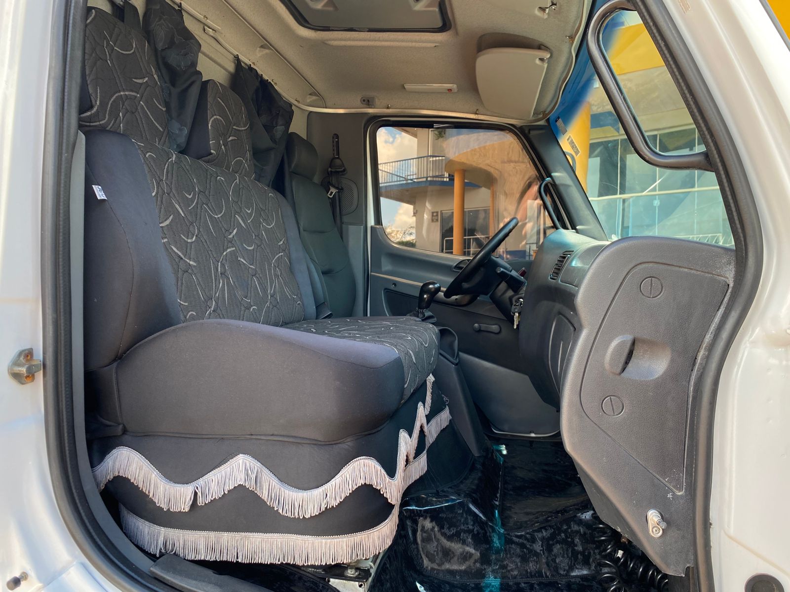 MB ACCELO 815 4X2 Boiadeira - Imagem 33