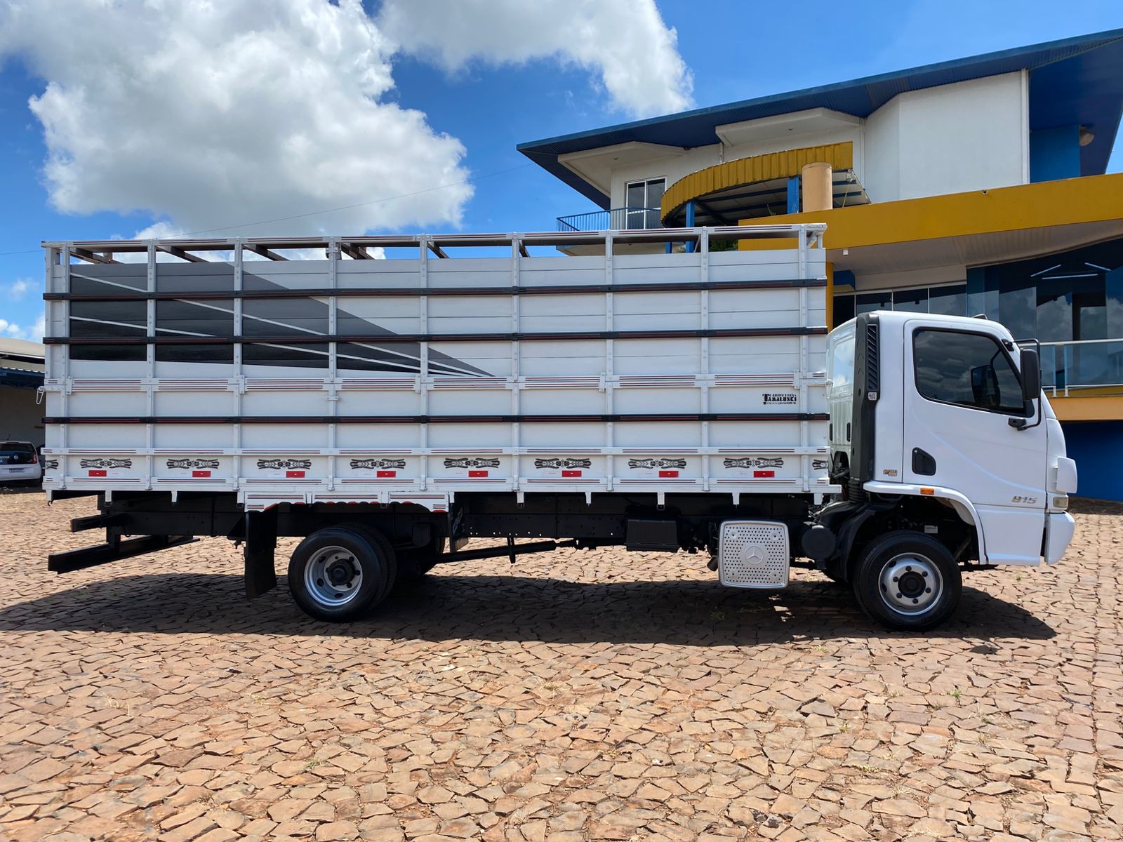 MB ACCELO 815 4X2 Boiadeira - Imagem 5