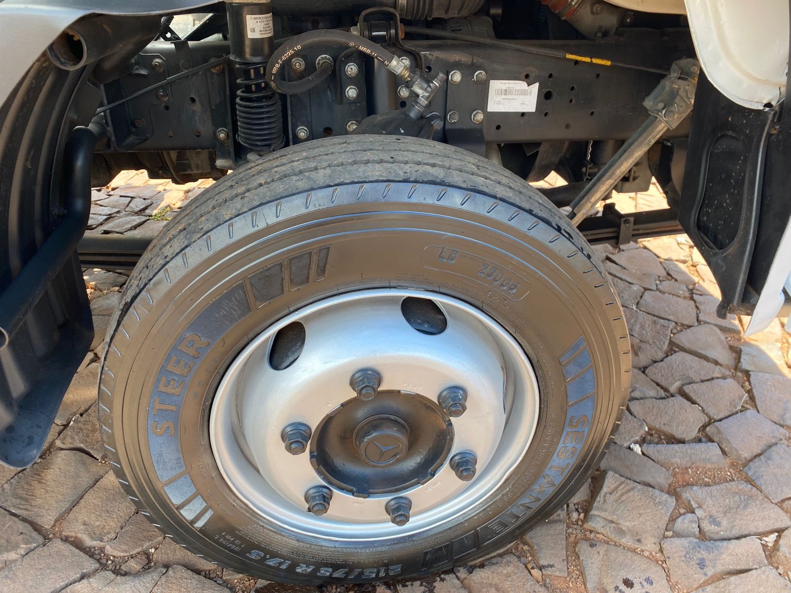 MB ACCELO 815 4X2 Boiadeira - Imagem 7