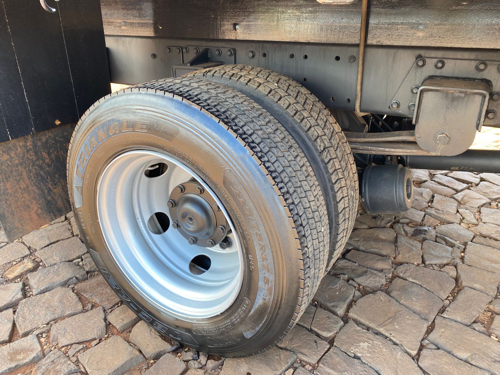 MB ACCELO 815 4X2 Boiadeira - Imagem 9