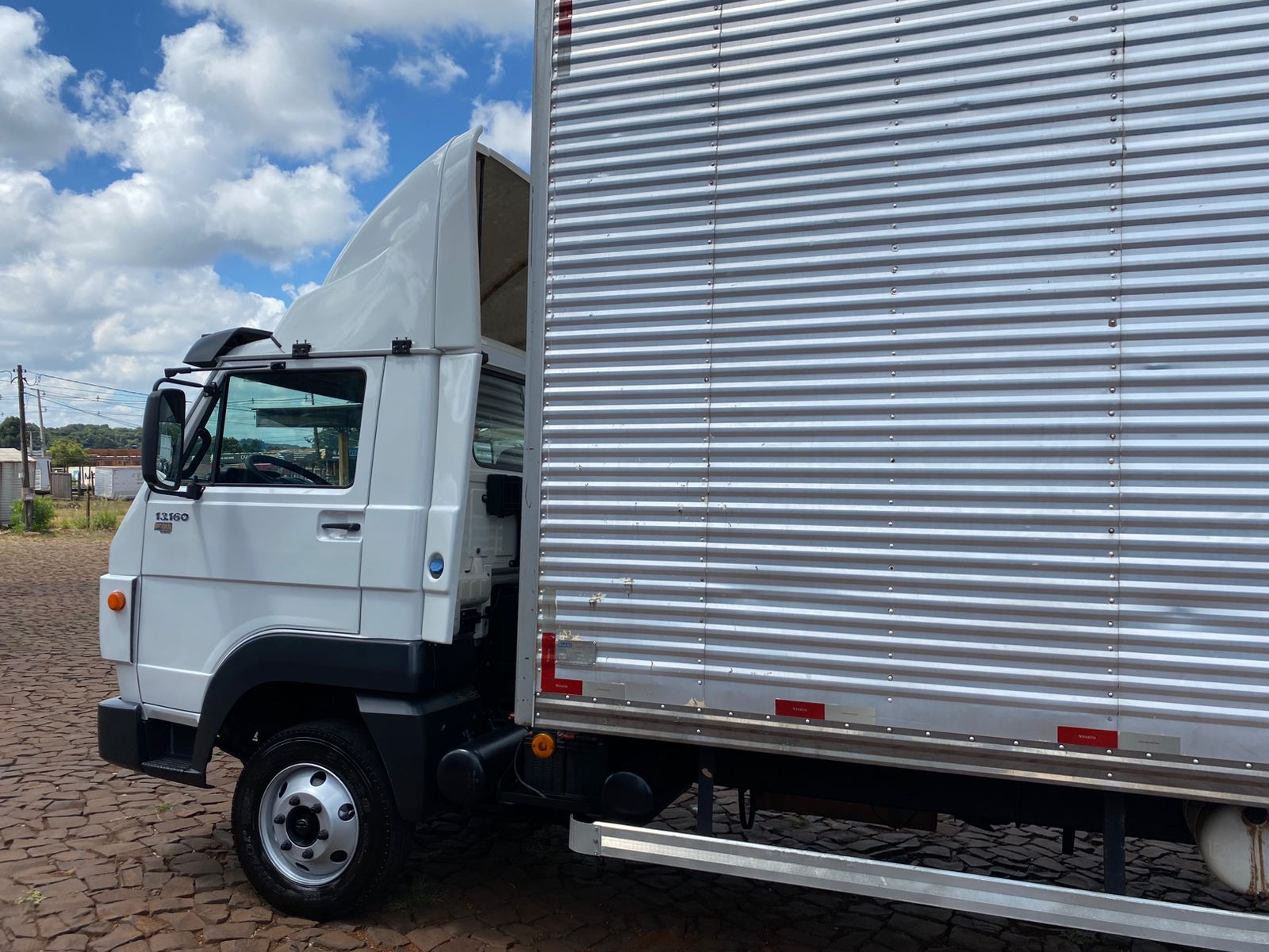 VW 13160 6X2 - Imagem 11