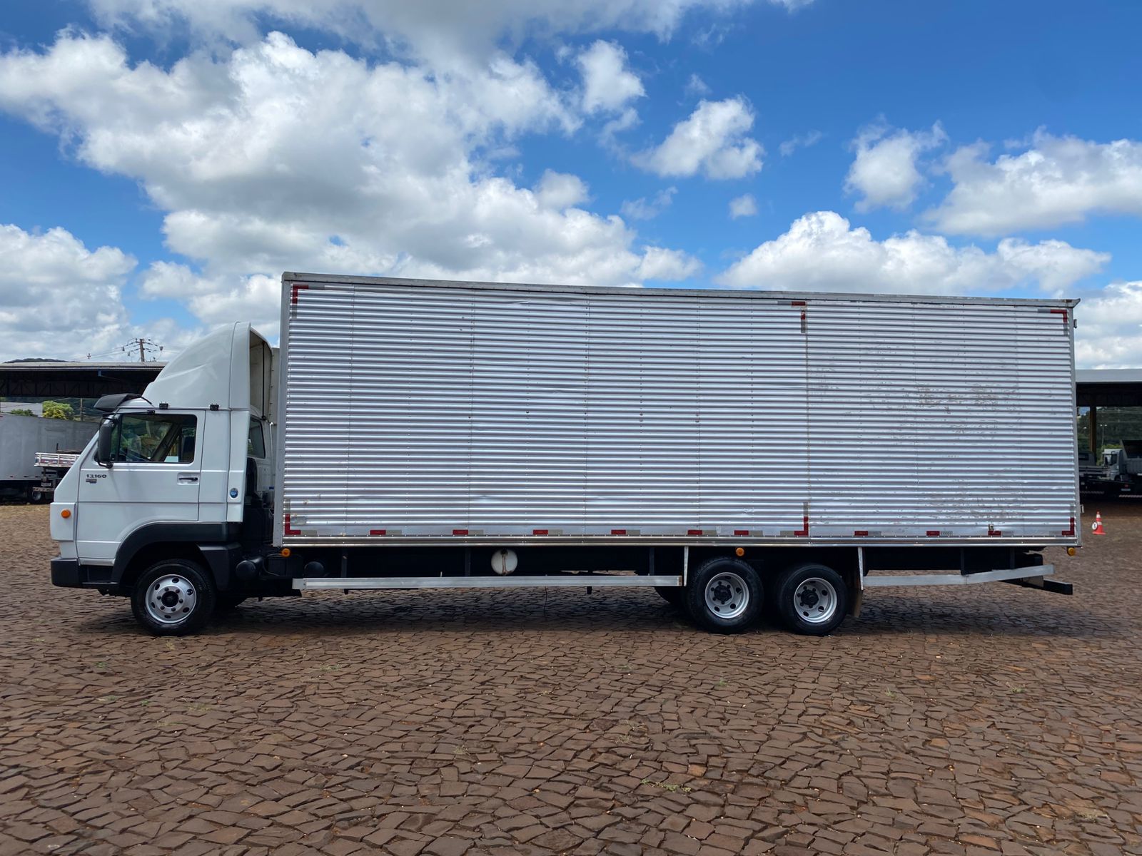 VW 13160 6X2 - Imagem 14