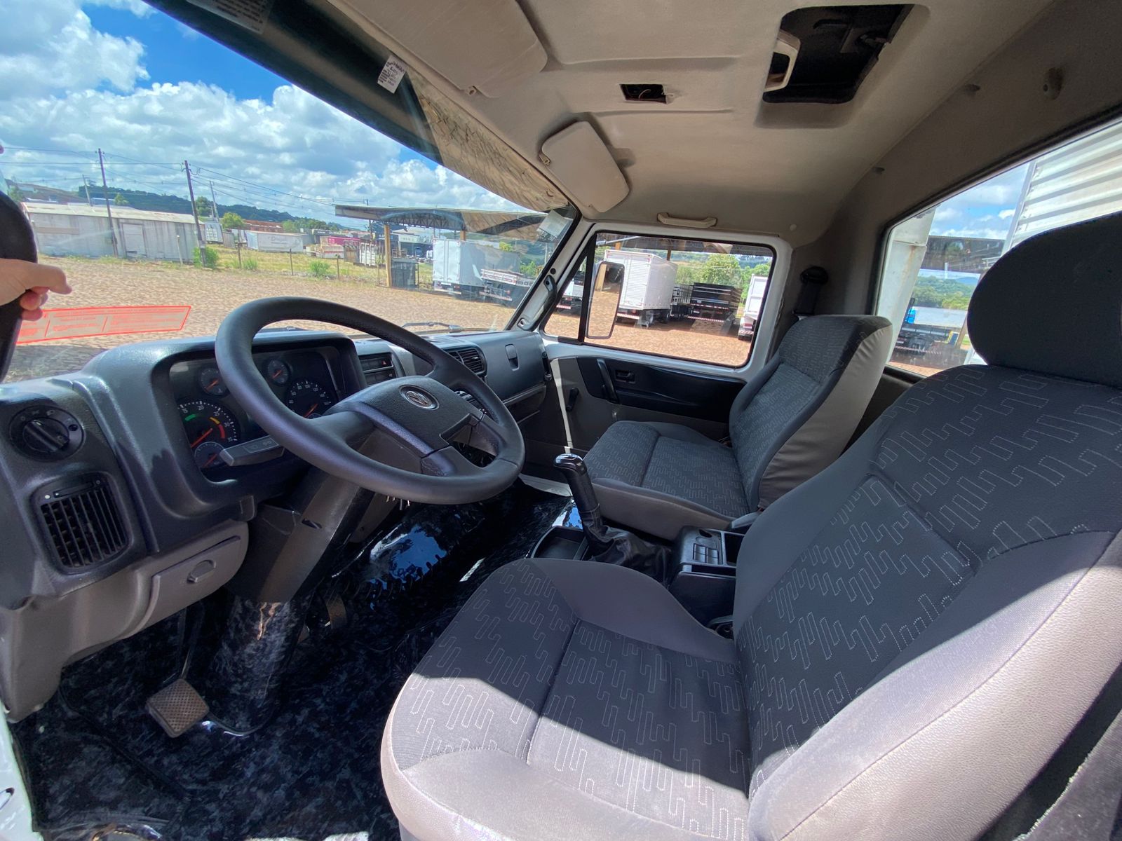 VW 13160 6X2 - Imagem 25