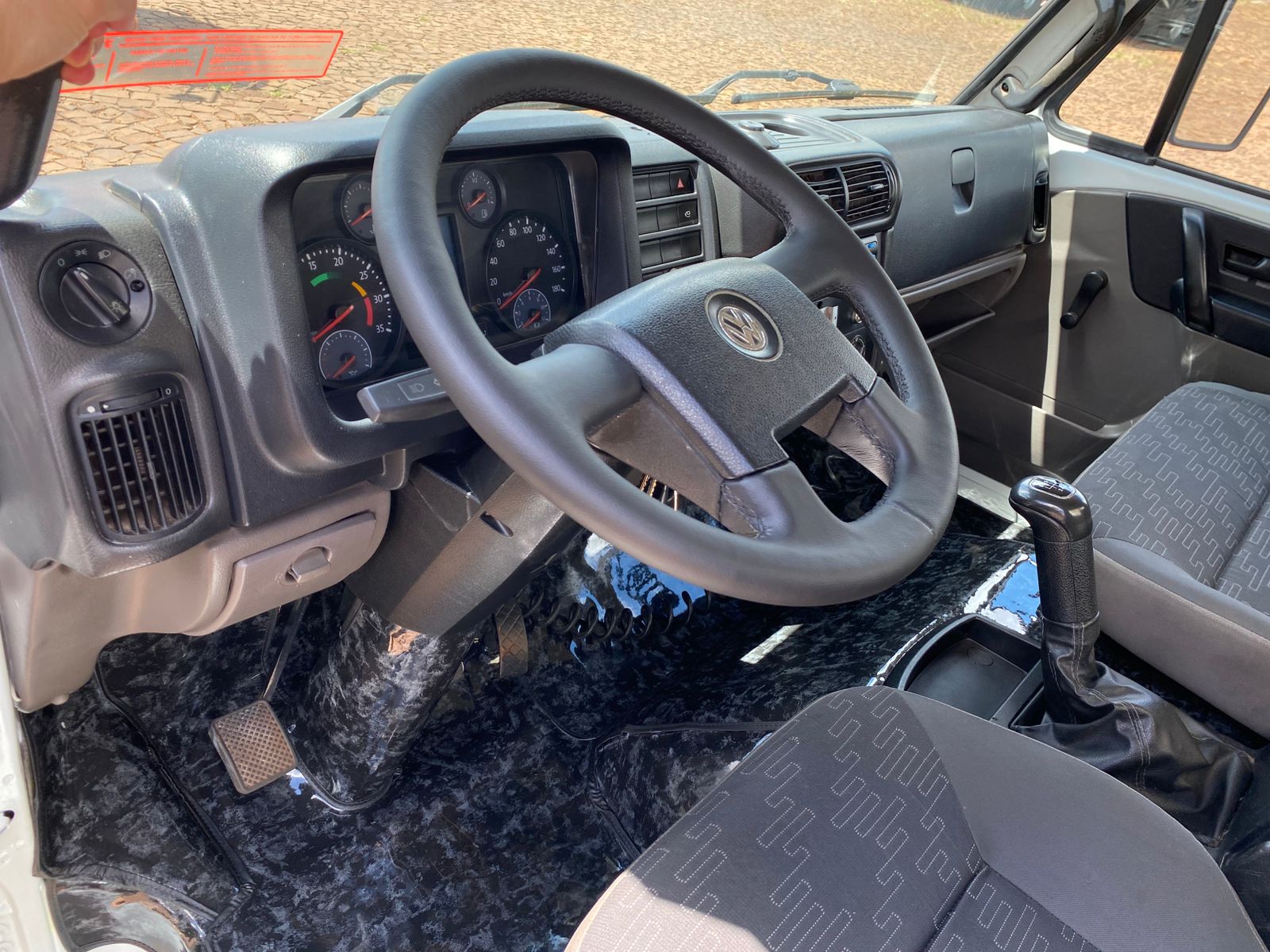 VW 13160 6X2 - Imagem 29