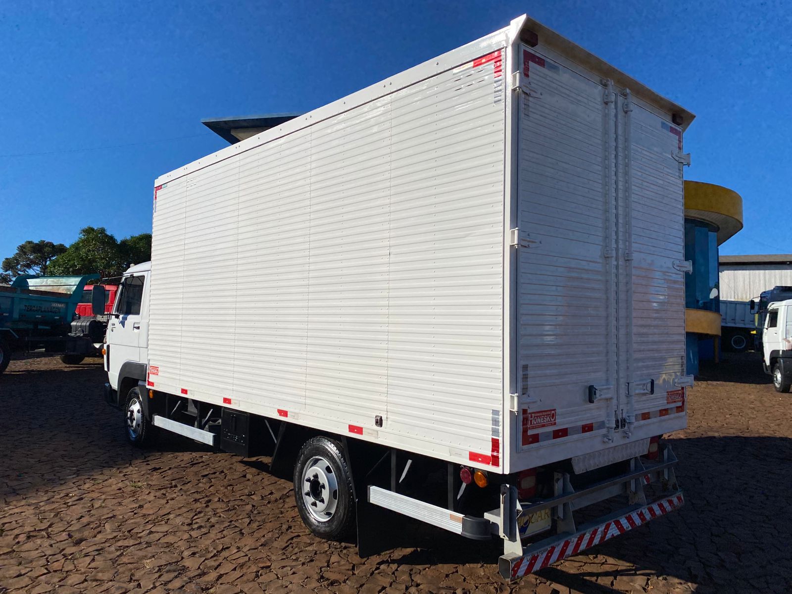 VW 5150 4X2 COM BAU - Imagem 13