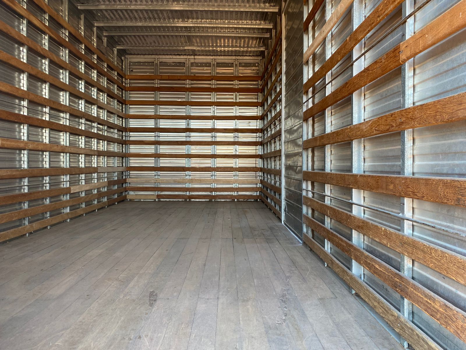 VW 5150 4X2 COM BAU - Imagem 15