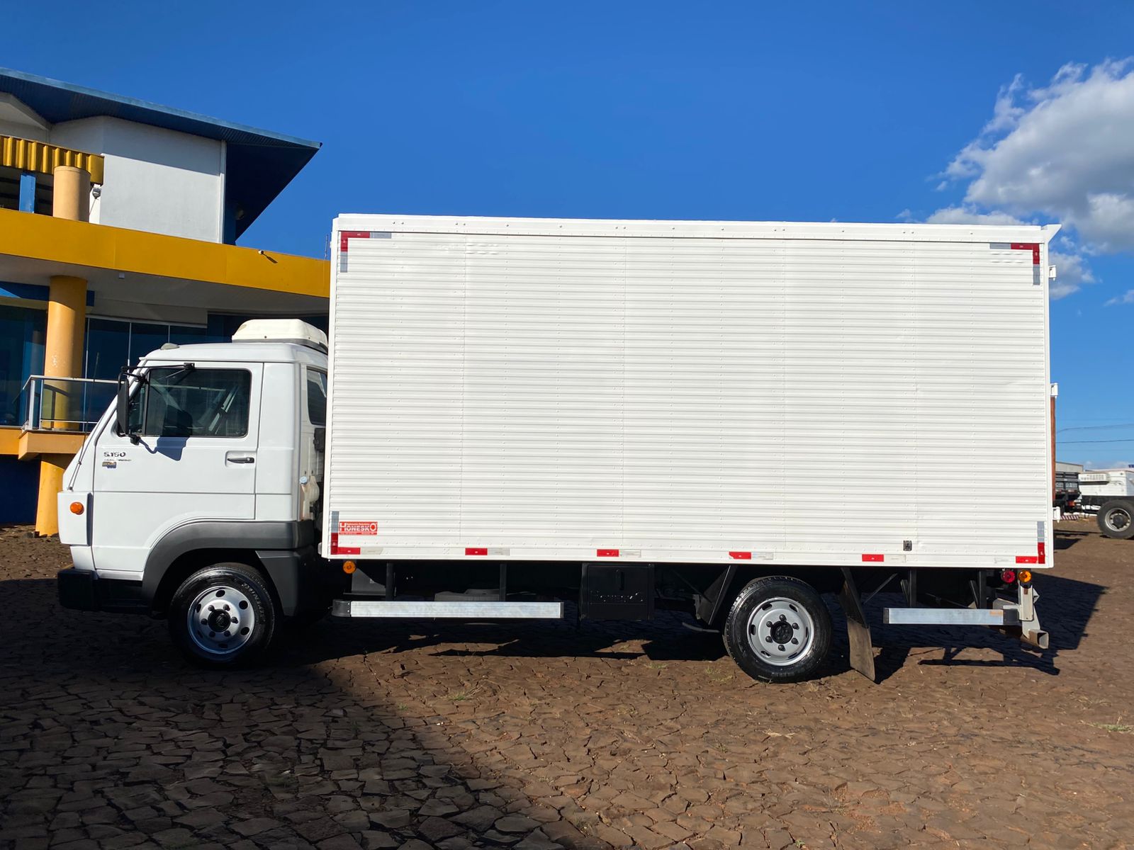 VW 5150 4X2 COM BAU - Imagem 16