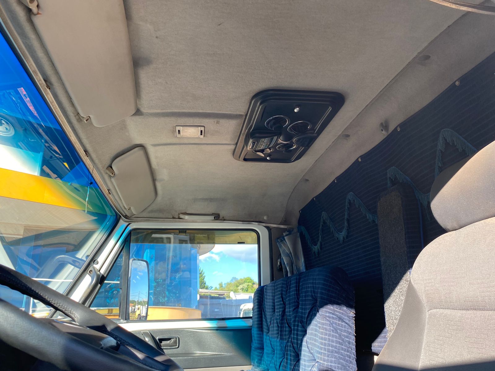 VW 5150 4X2 COM BAU - Imagem 19