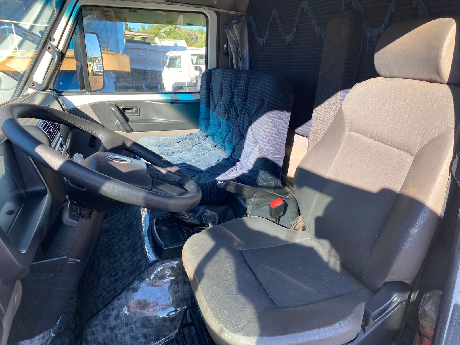 VW 5150 4X2 COM BAU - Imagem 23