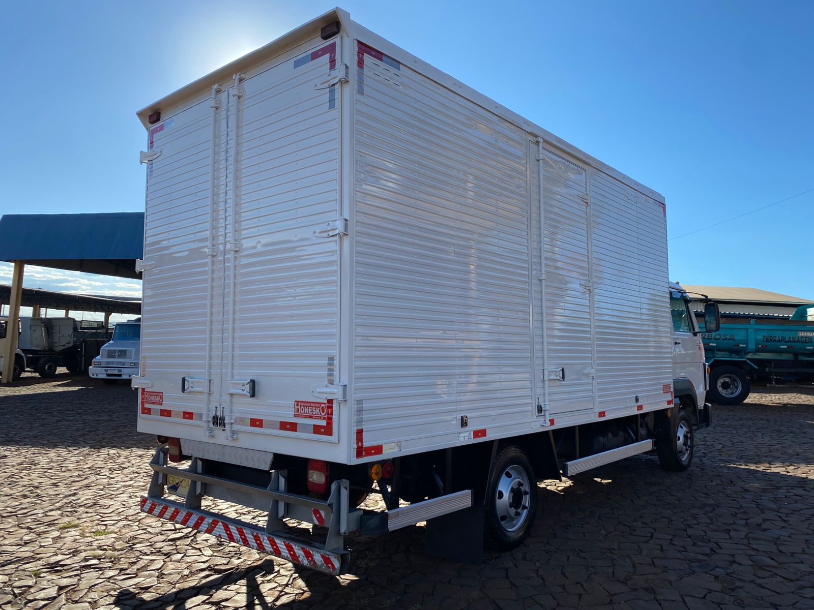 VW 5150 4X2 COM BAU - Imagem 24