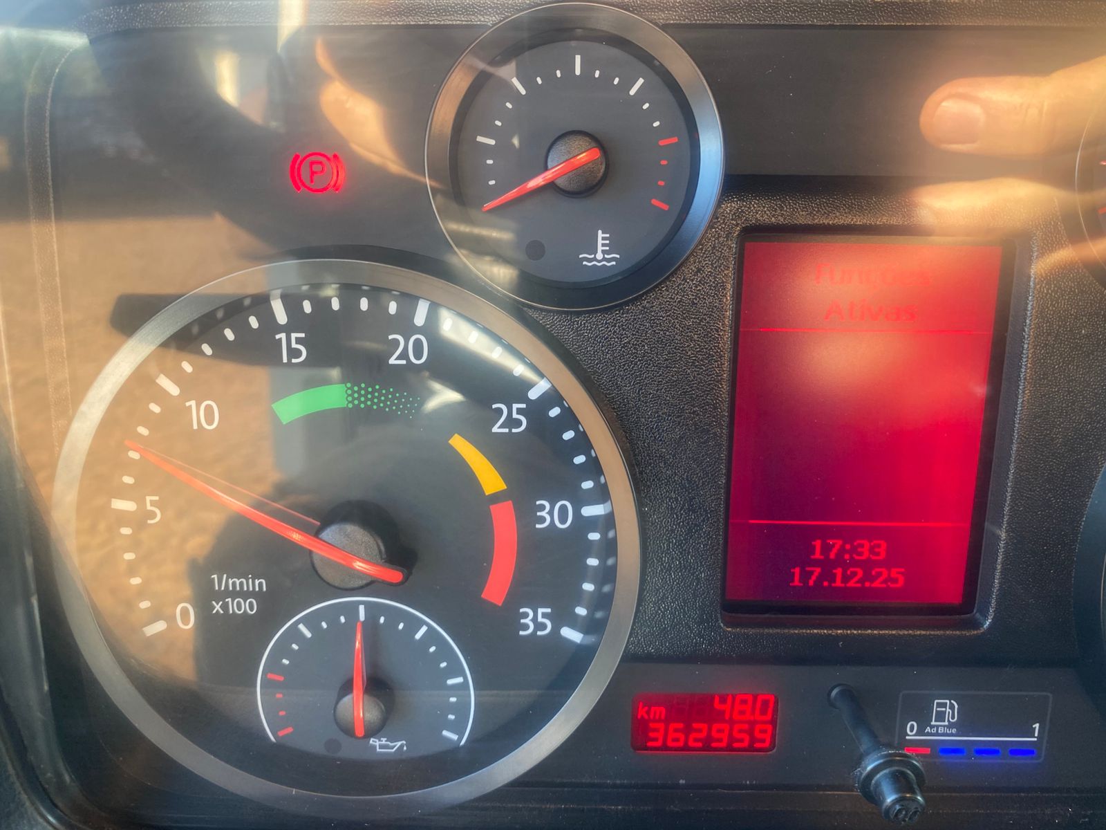 VW 5150 4X2 COM BAU - Imagem 32