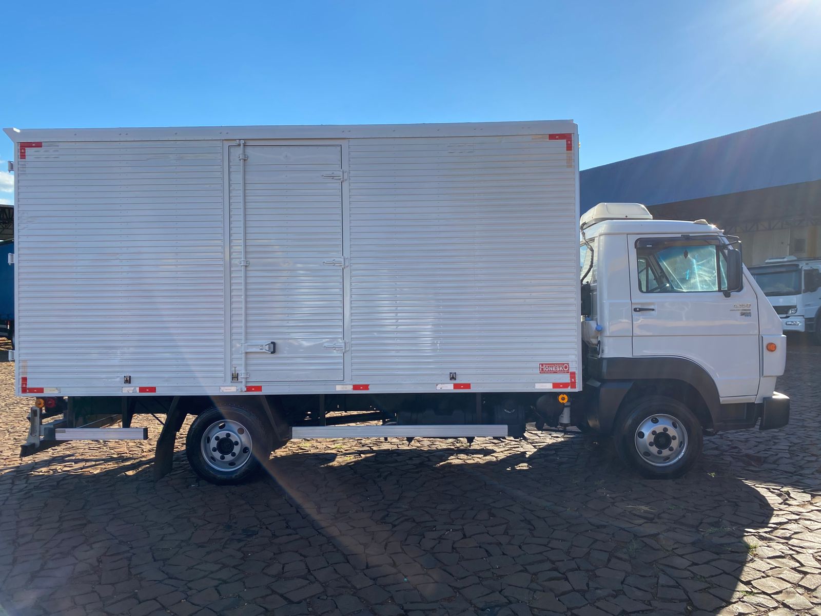 VW 5150 4X2 COM BAU - Imagem 9