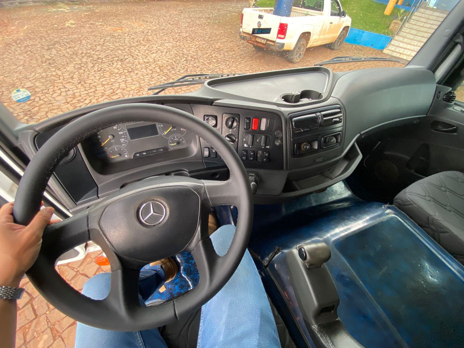 MB ATEGO 3030 8X2 - Imagem 23