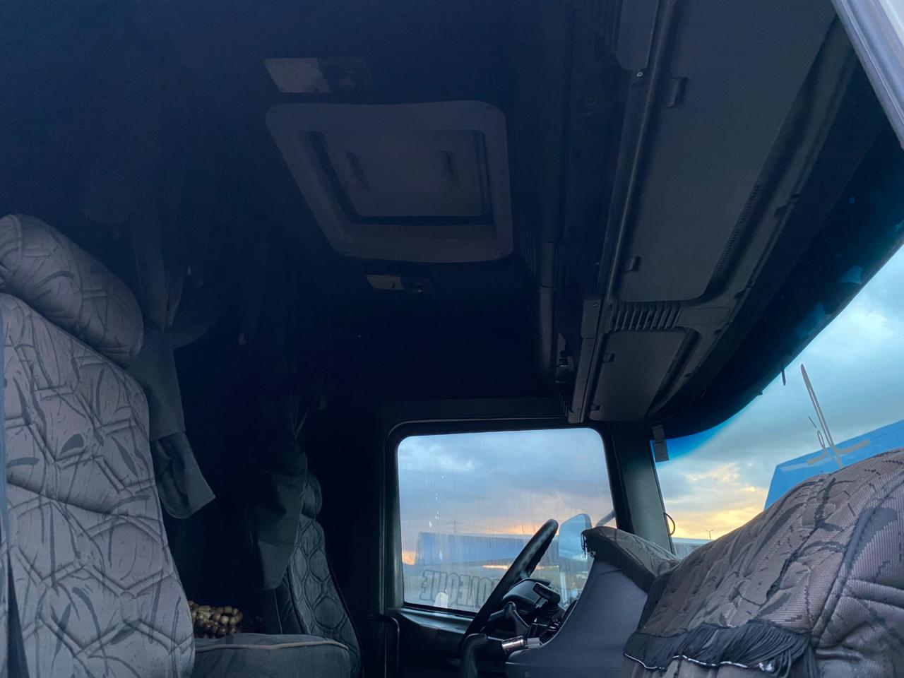 SCANIA P94 260 Cabine Leito - Imagem 27