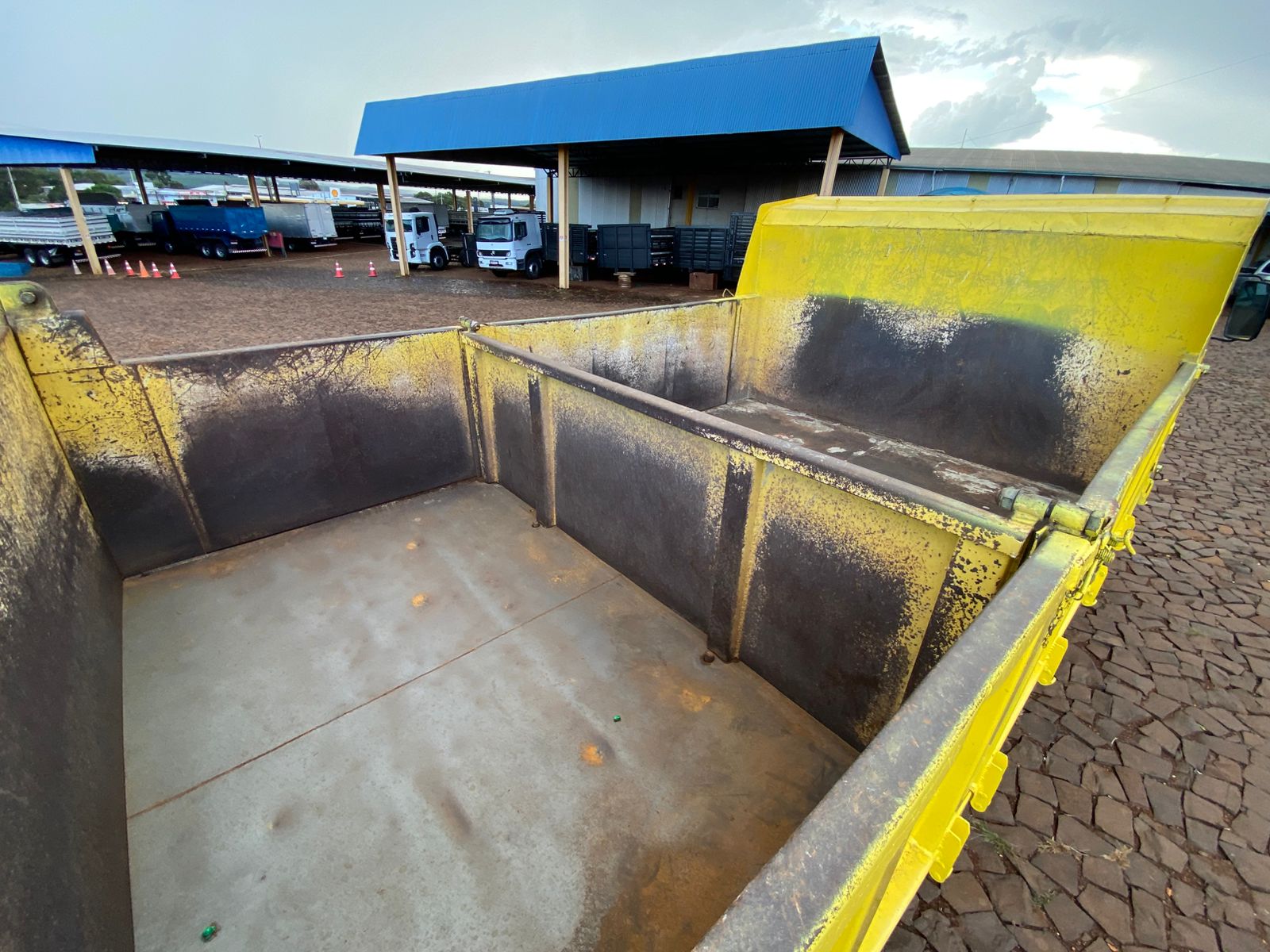 VW 9150 CUMMINS 4X2 Basculante - Imagem 15