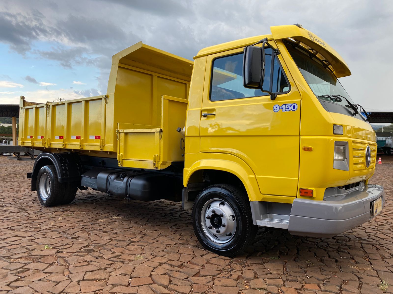 VW 9150 CUMMINS 4X2 Basculante