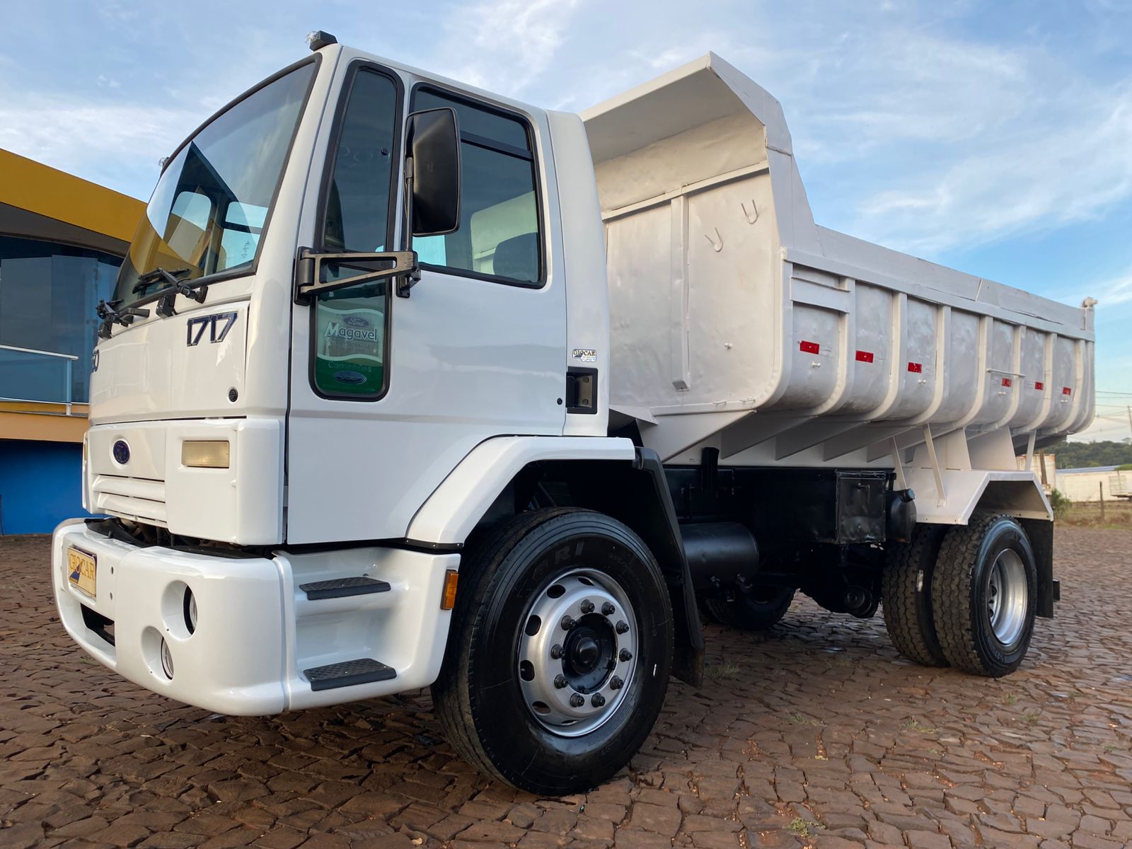 CARGO 1717 4X2 - Imagem 2