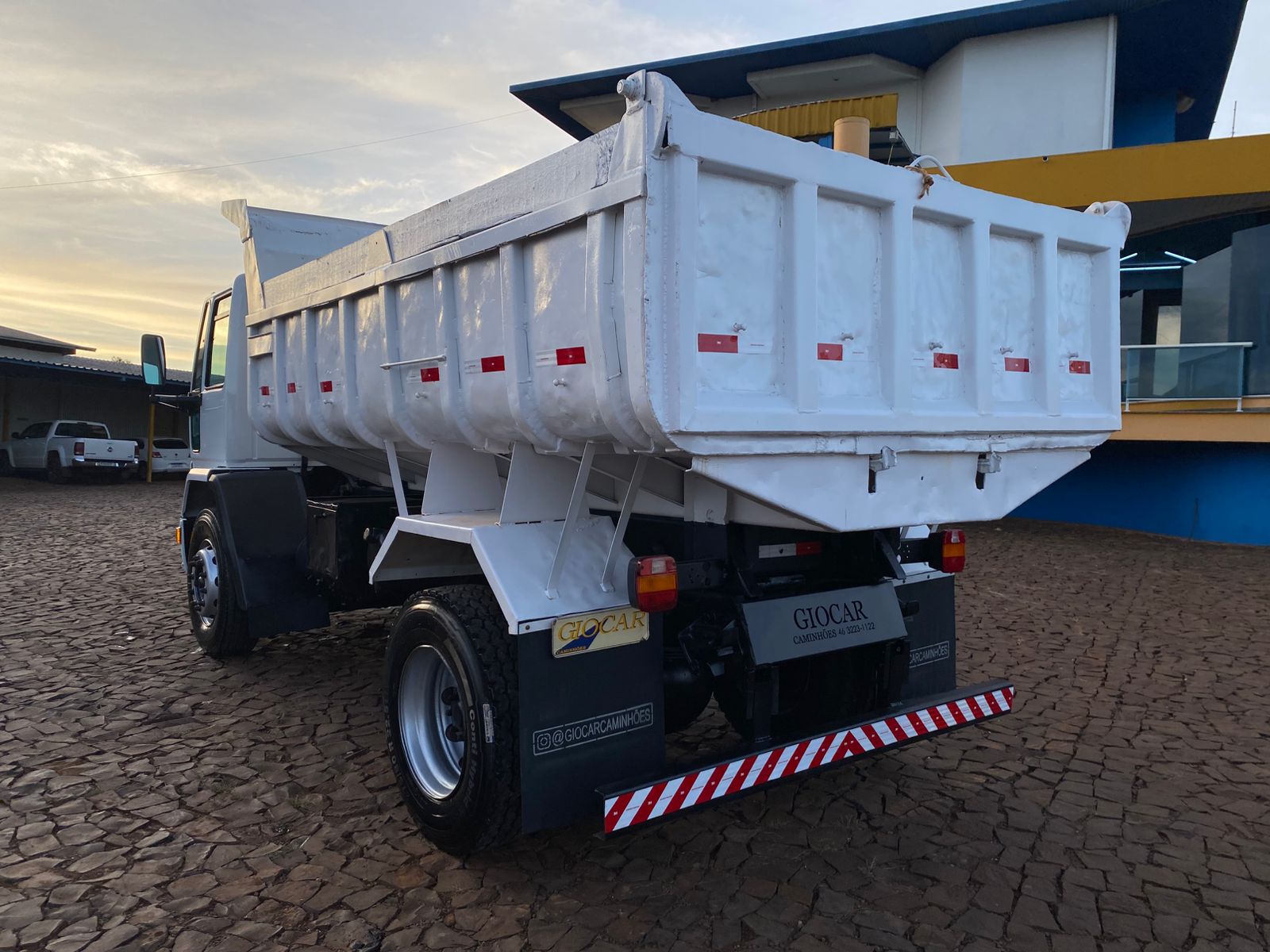 CARGO 1717 4X2 - Imagem 11