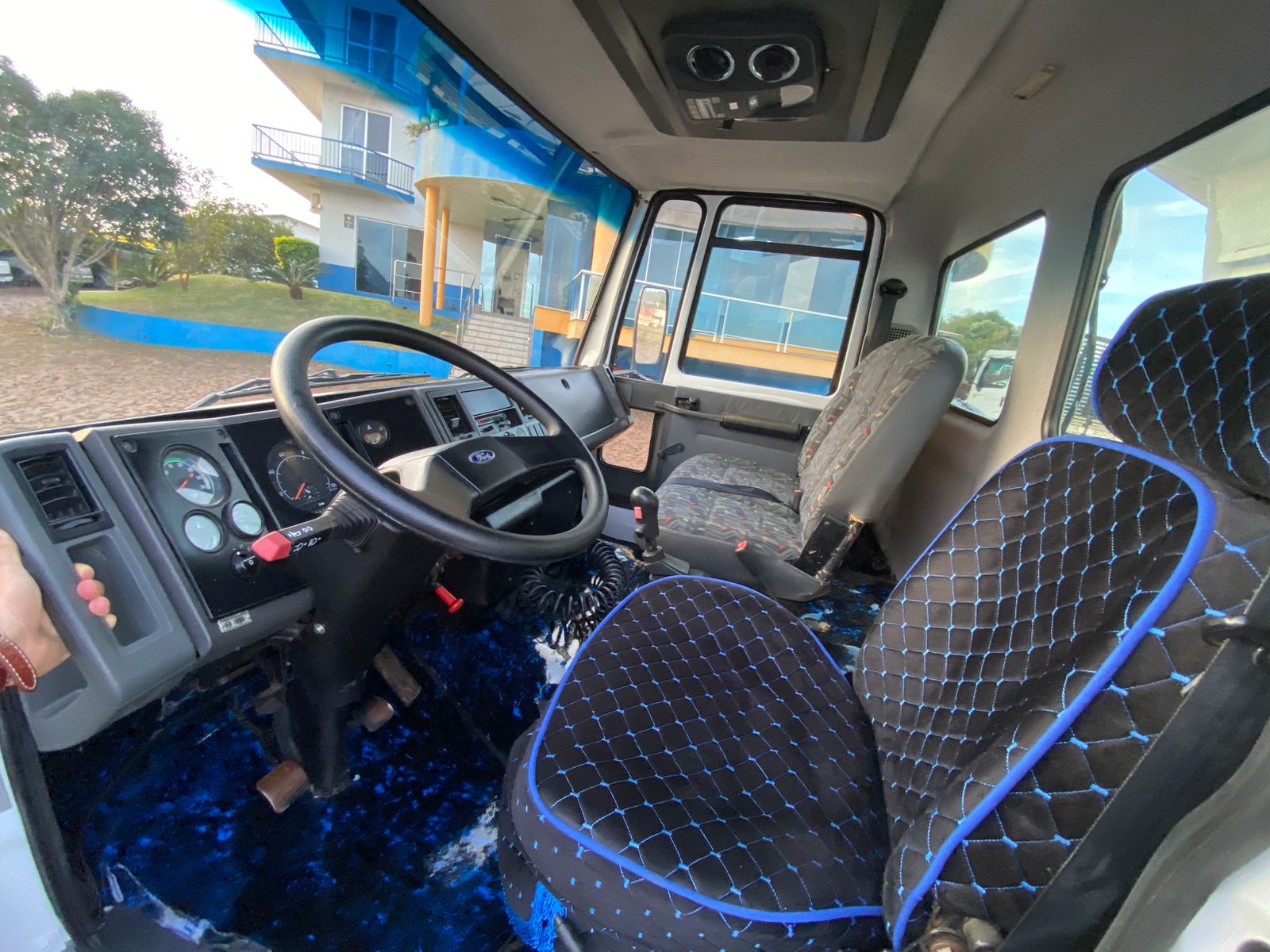 CARGO 1717 4X2 - Imagem 24