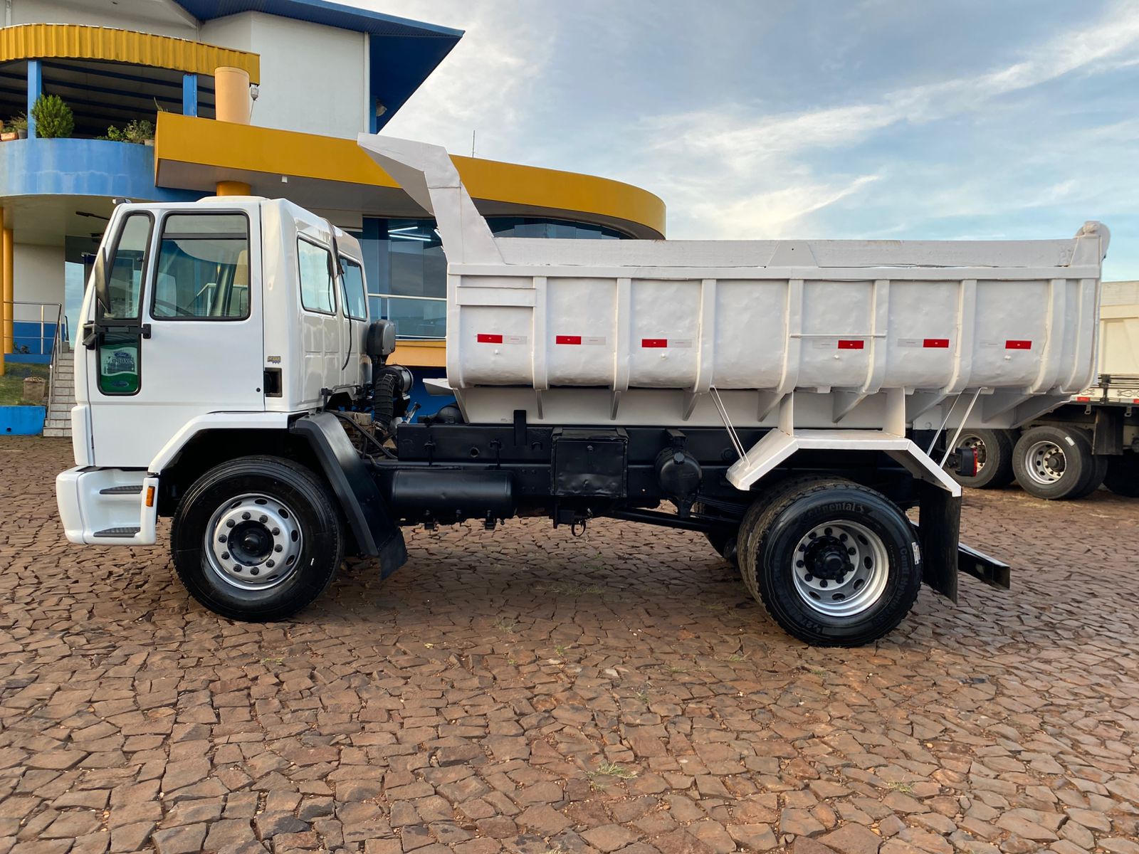 CARGO 1717 4X2 - Imagem 25