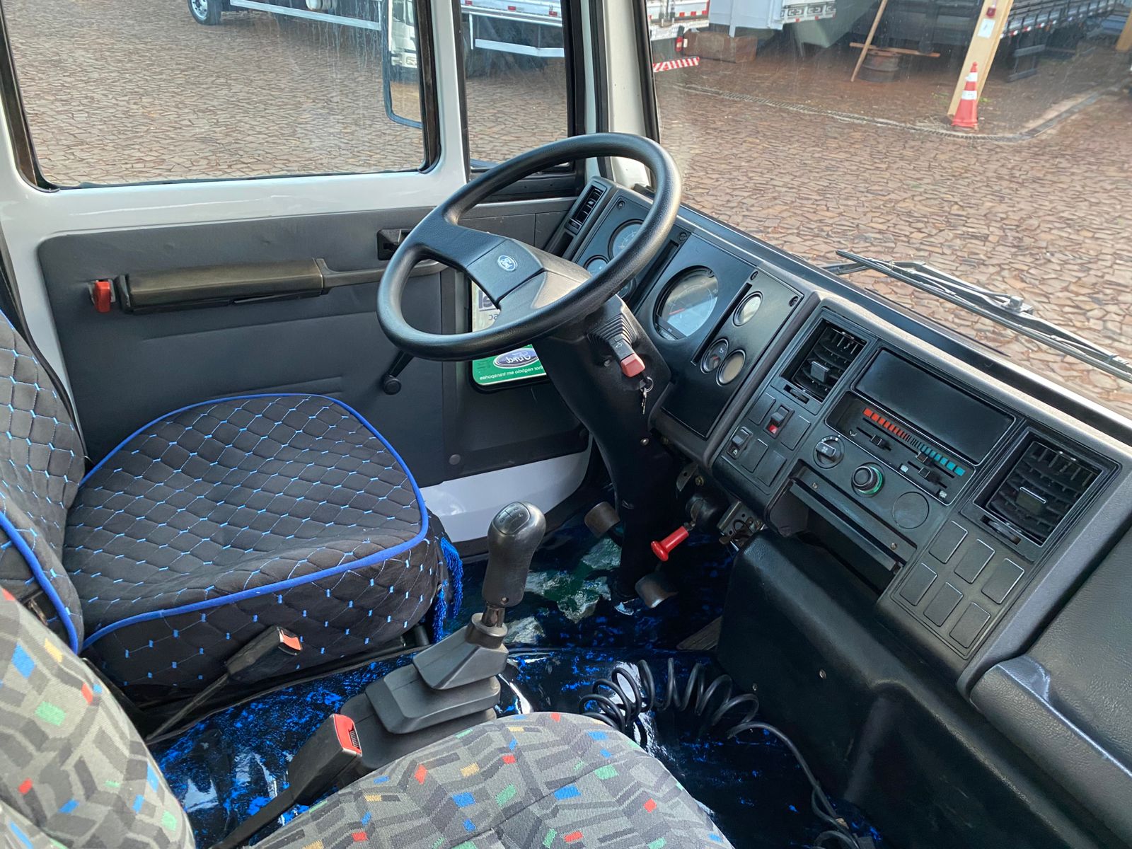 CARGO 1717 4X2 - Imagem 30