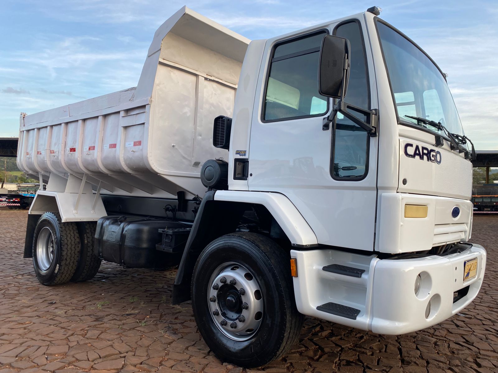 CARGO 1717 4X2 - Imagem 4