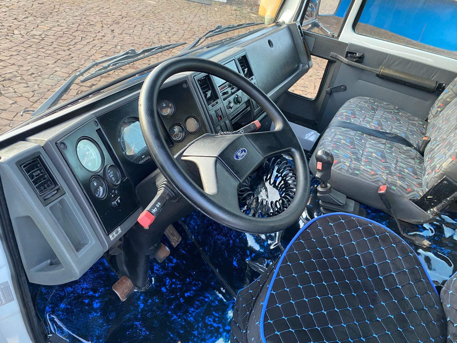CARGO 1717 4X2 - Imagem 31