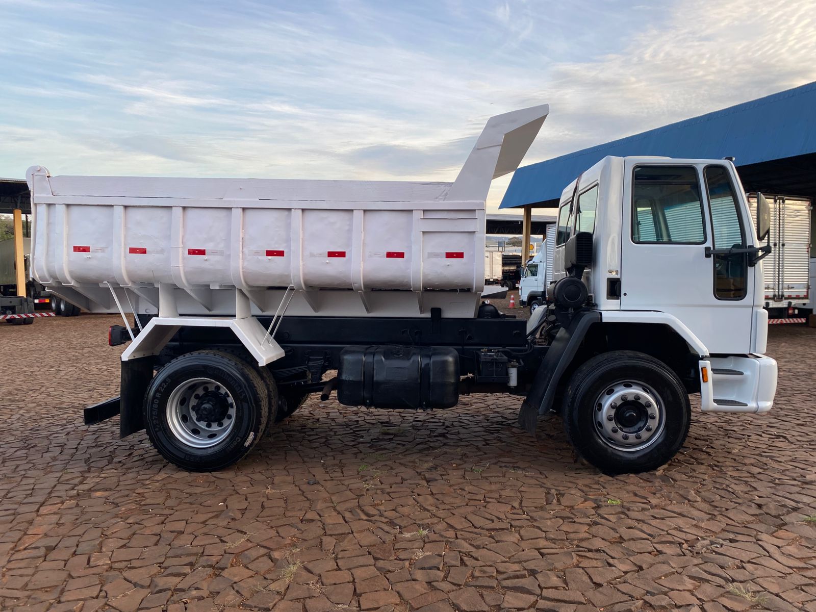 CARGO 1717 4X2 - Imagem 5