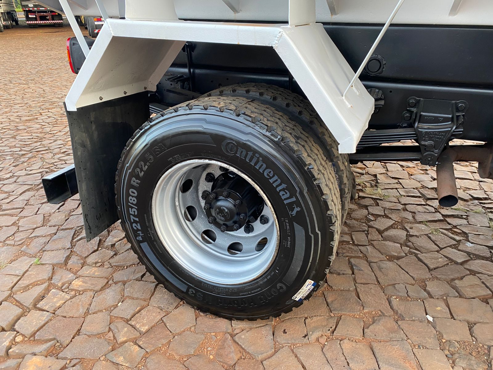 CARGO 1717 4X2 - Imagem 8