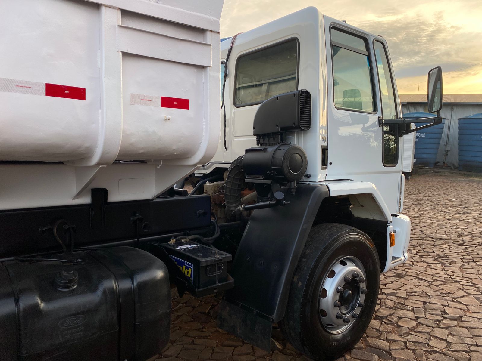 CARGO 1717 4X2 - Imagem 9