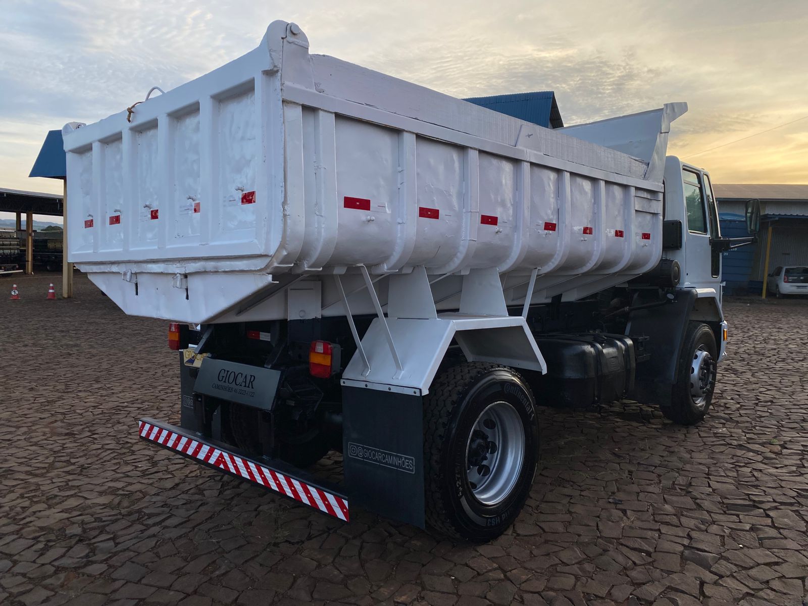 CARGO 1717 4X2 - Imagem 10