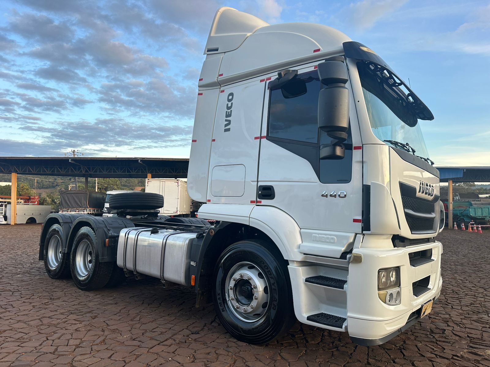 IVECO STRALIS 440 HI ROAD 6X2 - Imagem 4