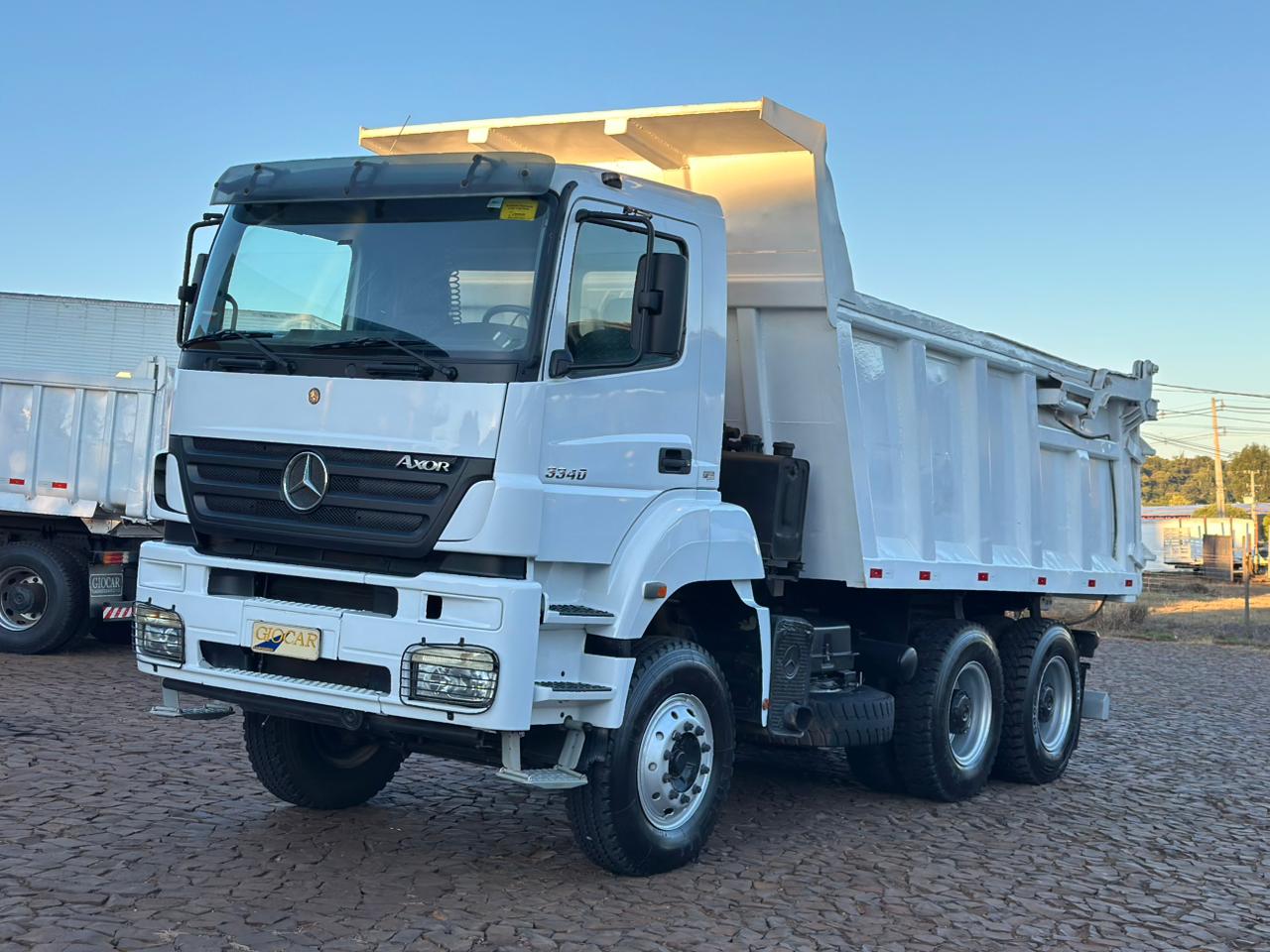 MB AXOR 3340 6X4 - Imagem 2