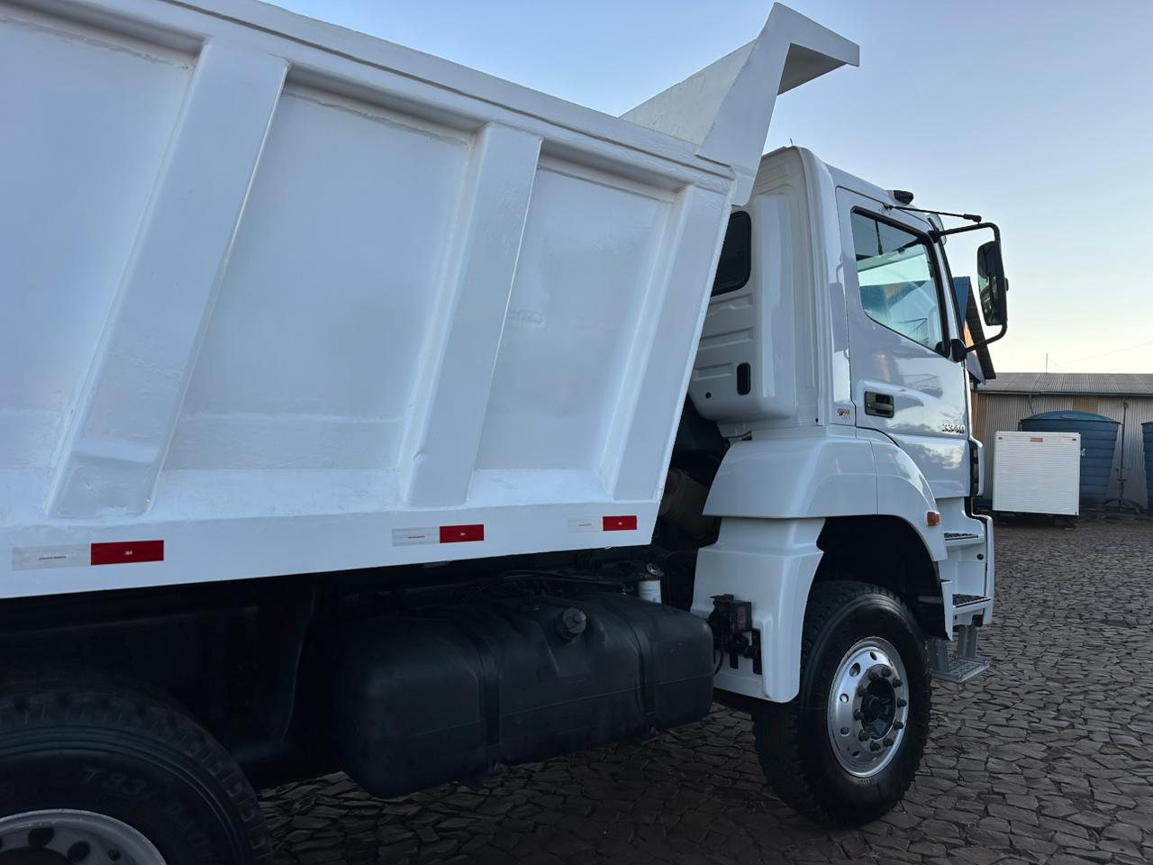 MB AXOR 3340 6X4 - Imagem 17