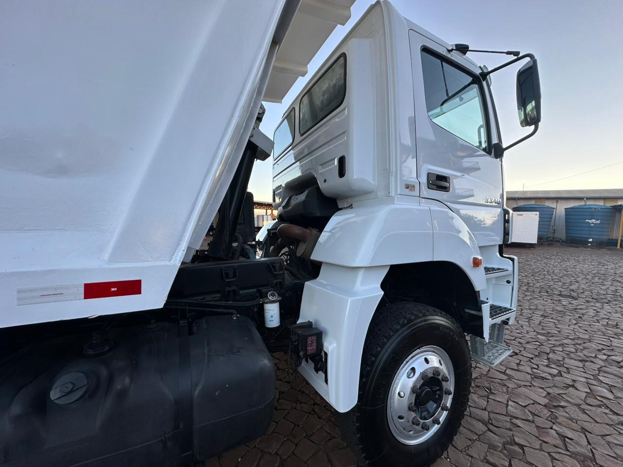 MB AXOR 3340 6X4 - Imagem 20
