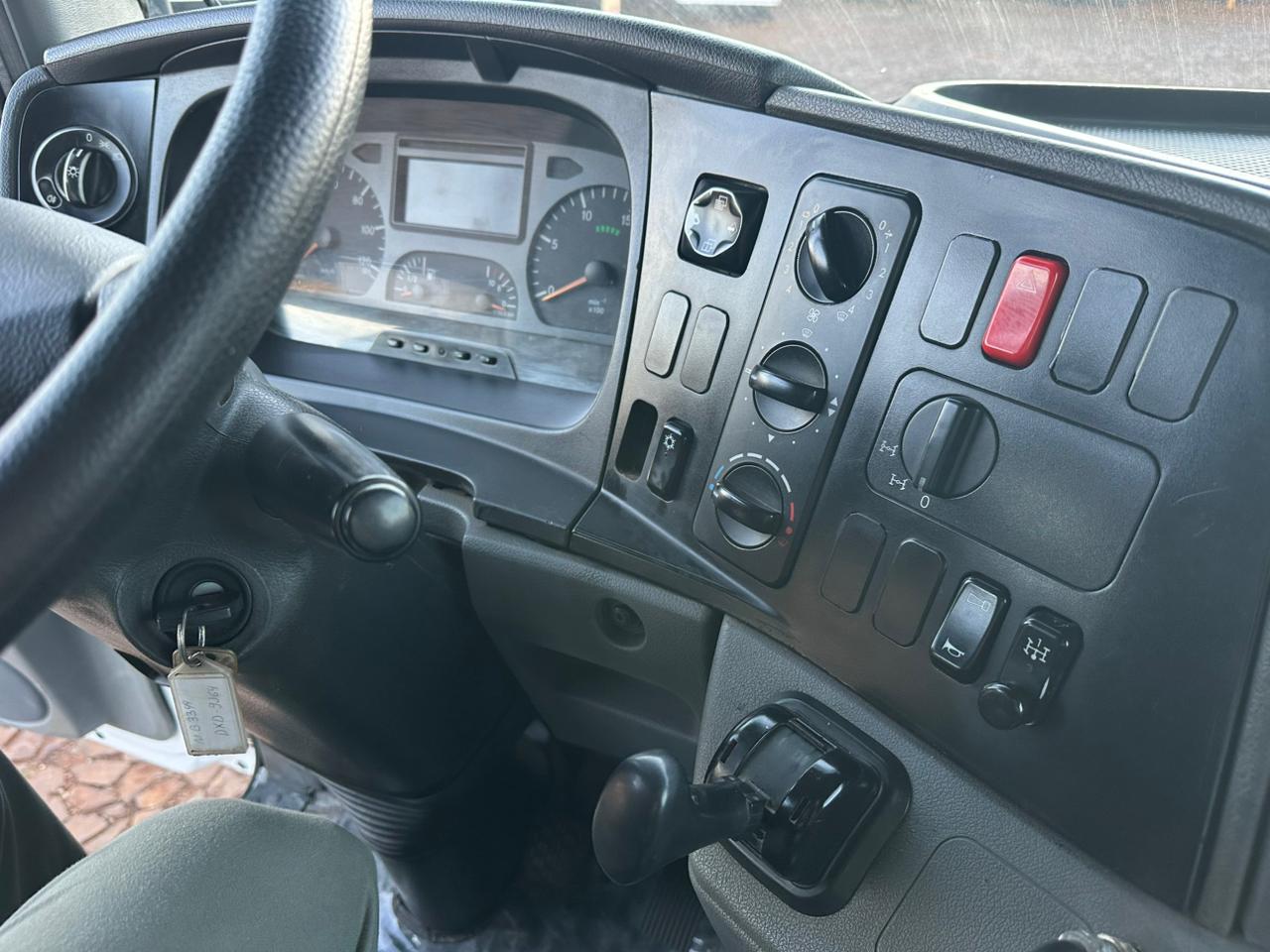 MB AXOR 3340 6X4 - Imagem 29