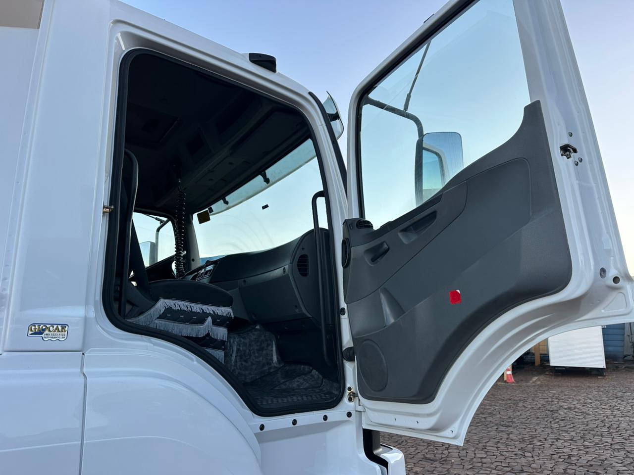 MB AXOR 3340 6X4 - Imagem 30