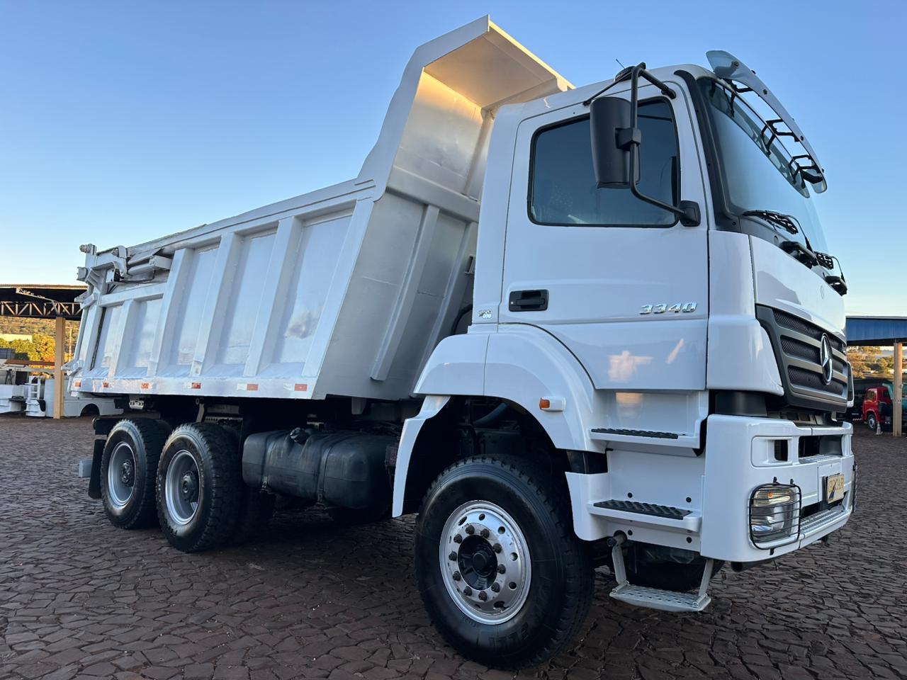MB AXOR 3340 6X4 - Imagem 5