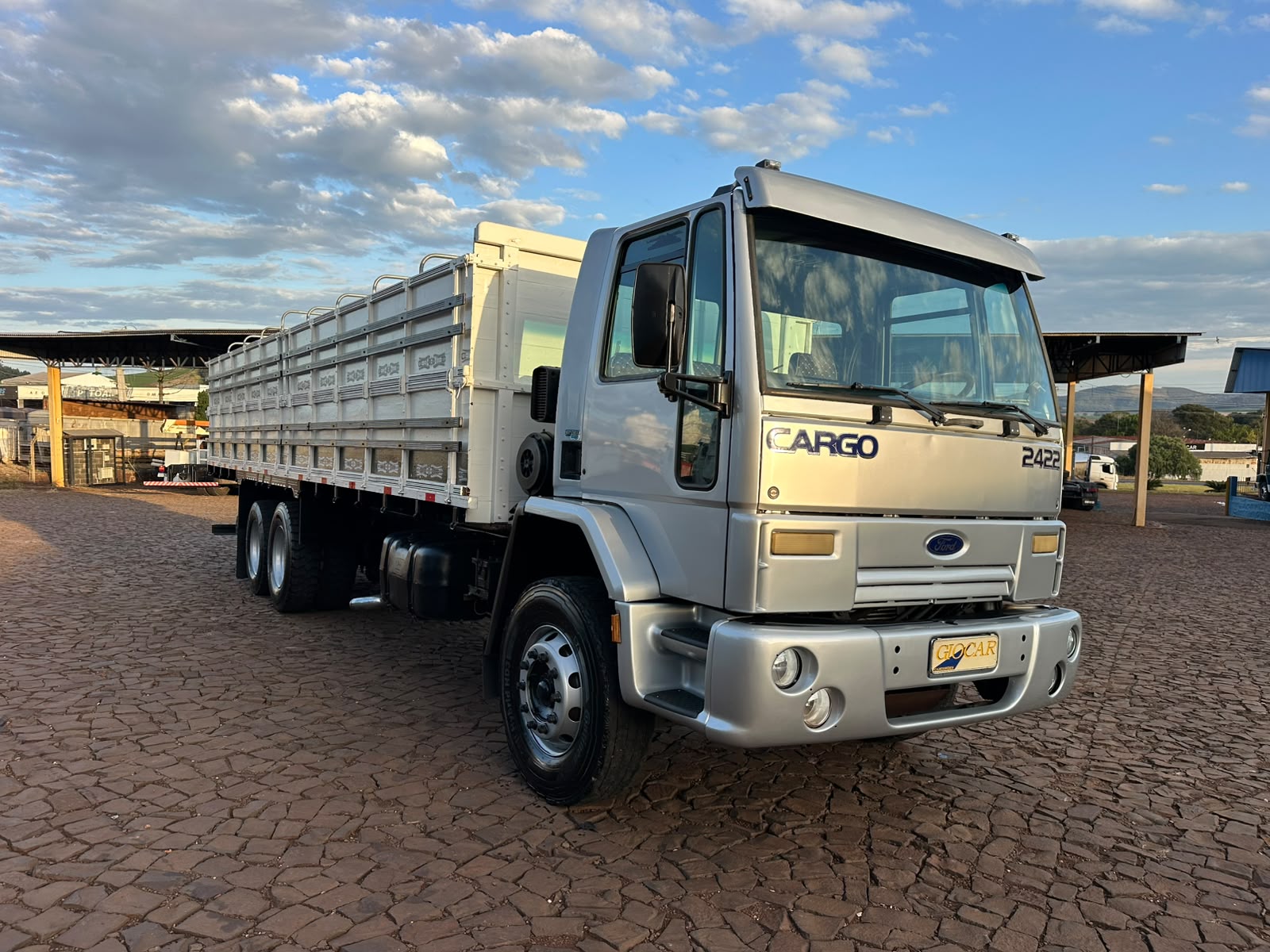 FORD CARGO 2422 6X2