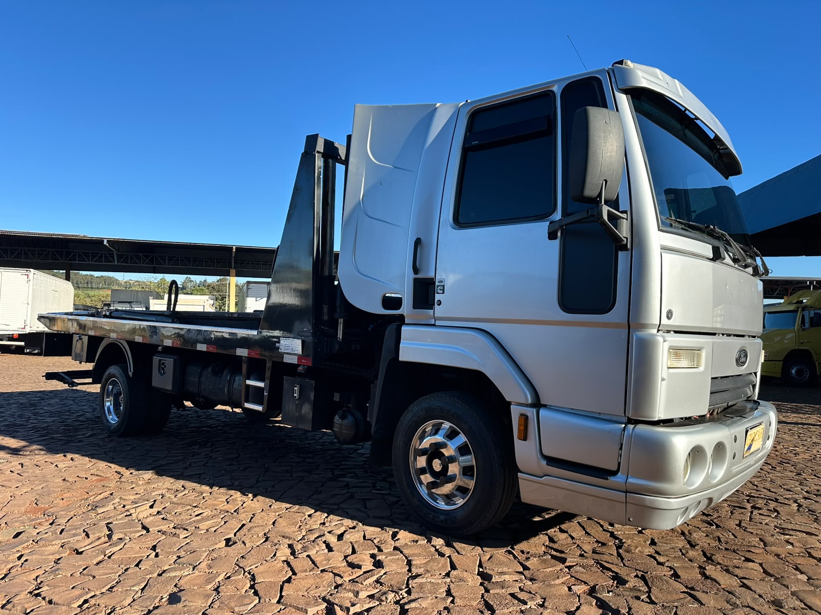FORD CARGO 815 LEITO 4X2