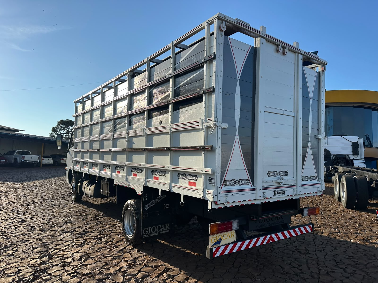 MB ACCELO 815 4X2 Boiadeira - Imagem 13